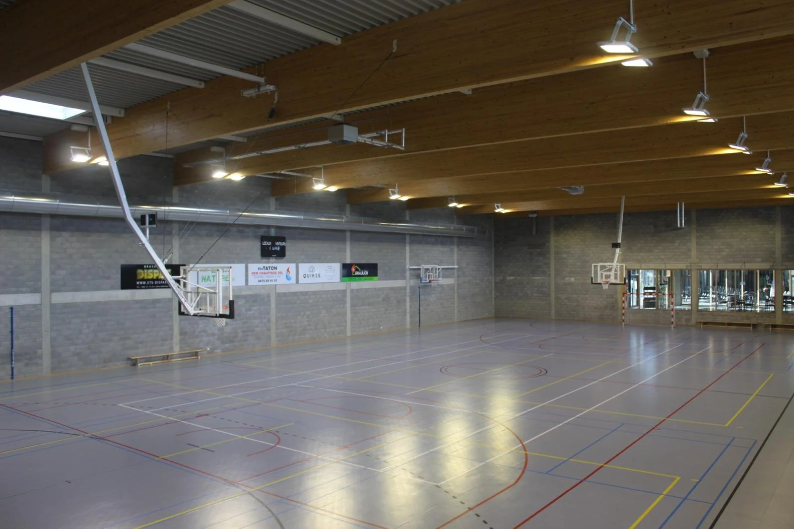 Hall sportif de Clavier – zone de jeu intérieure