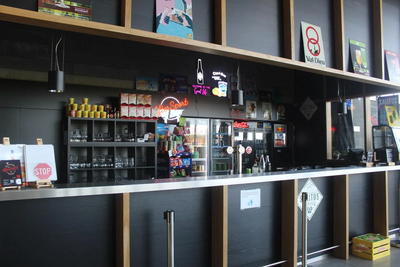 Bar de la cafétéria Aftersport – Hall sportif de Clavier