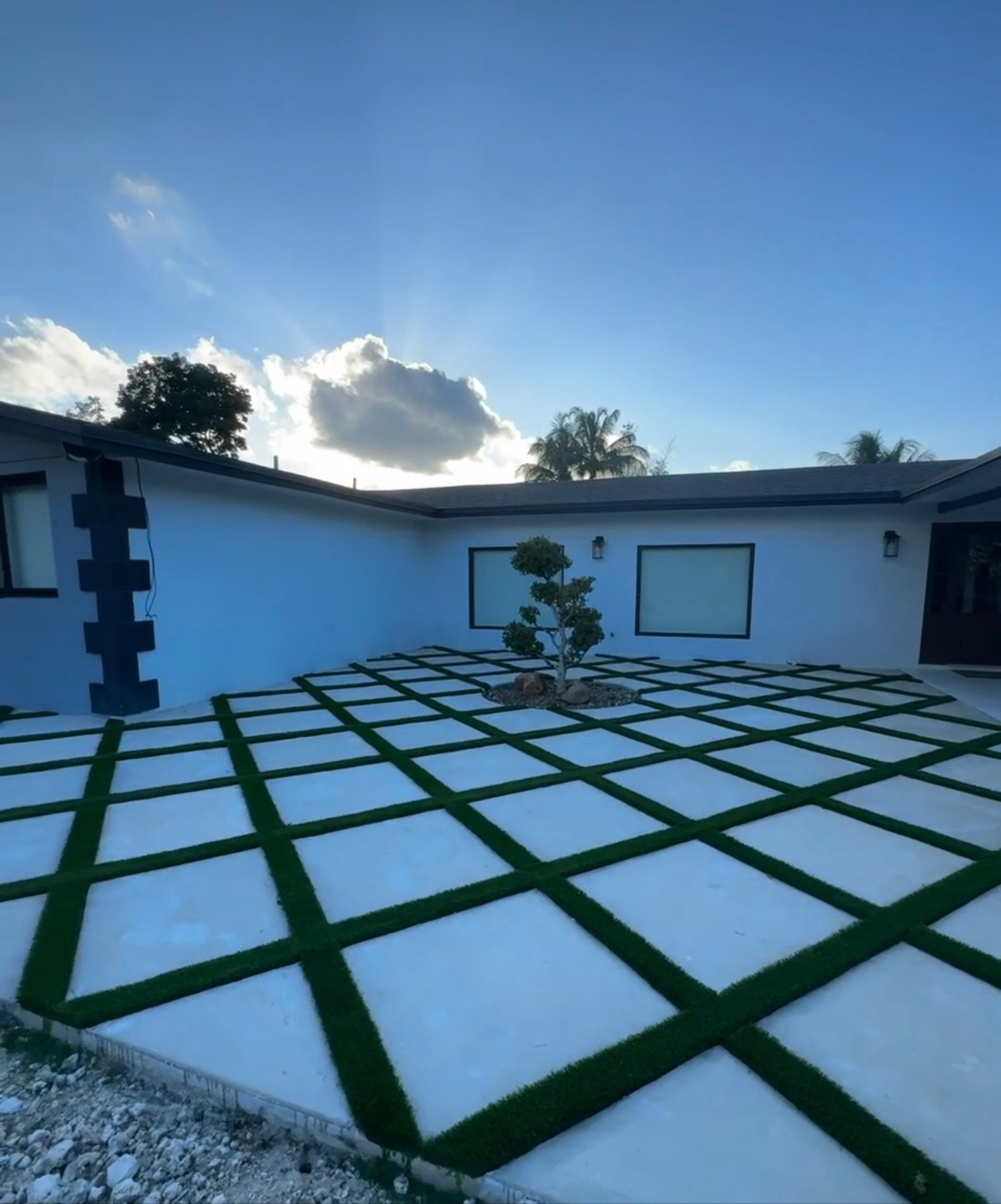 Embracing modern living with a chic blend of concrete and greenery. A stylish front and backyard perfect for relaxation and gatherings. 🌿✨ #ModernDesign #OutdoorLiving