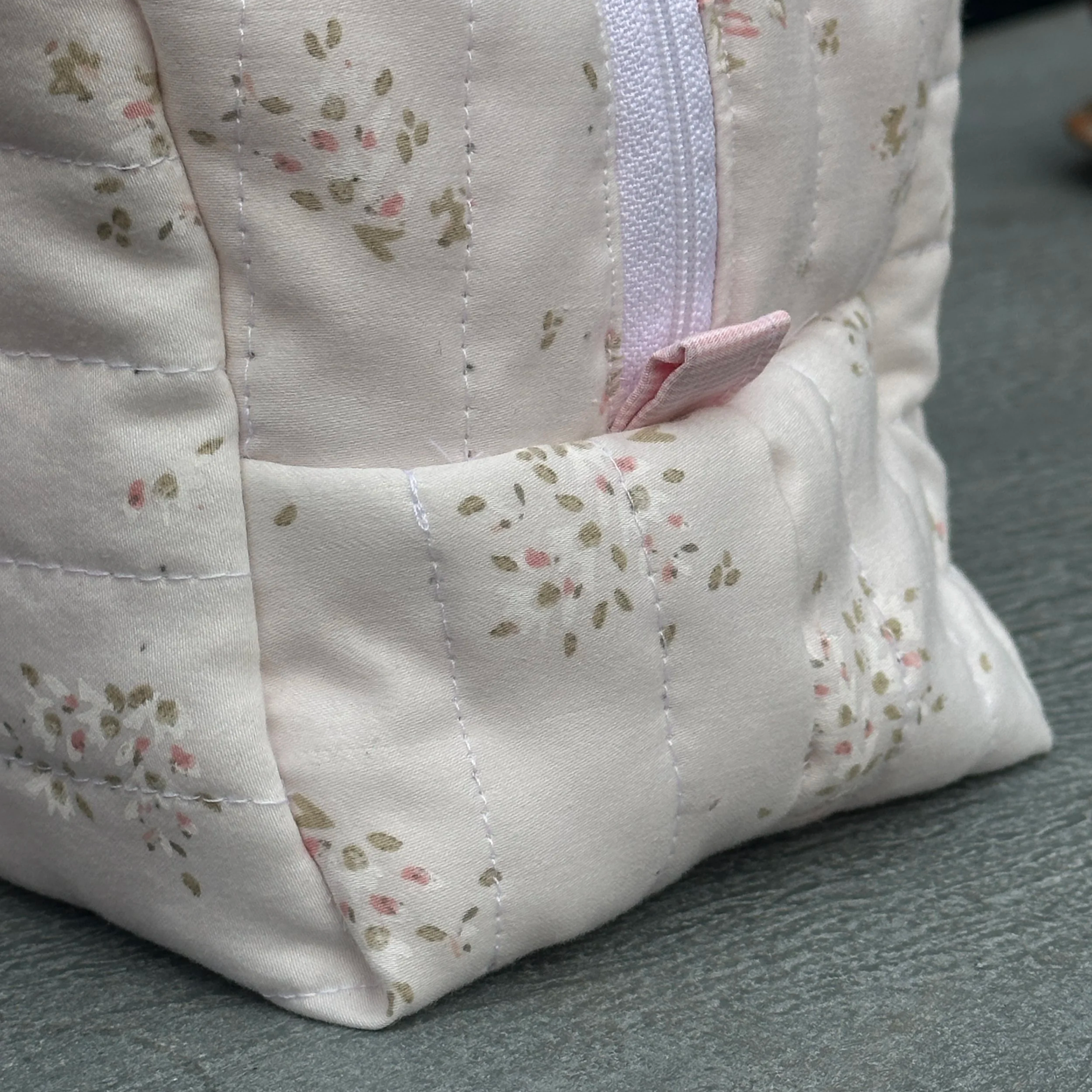 alea-vintage-vanity-pouch_nearly-square-nettie_closeup_3.png