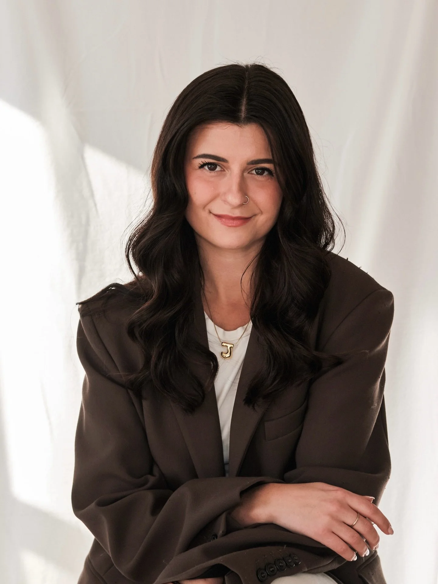 Hi, I&rsquo;m Jordyn. A graphic designer + content creator who loves bringing ideas to life through thoughtful, authentic visuals. With 7+ years in advertising and branding, I aim to blend strategy, storytelling, and design to create genuine connecti