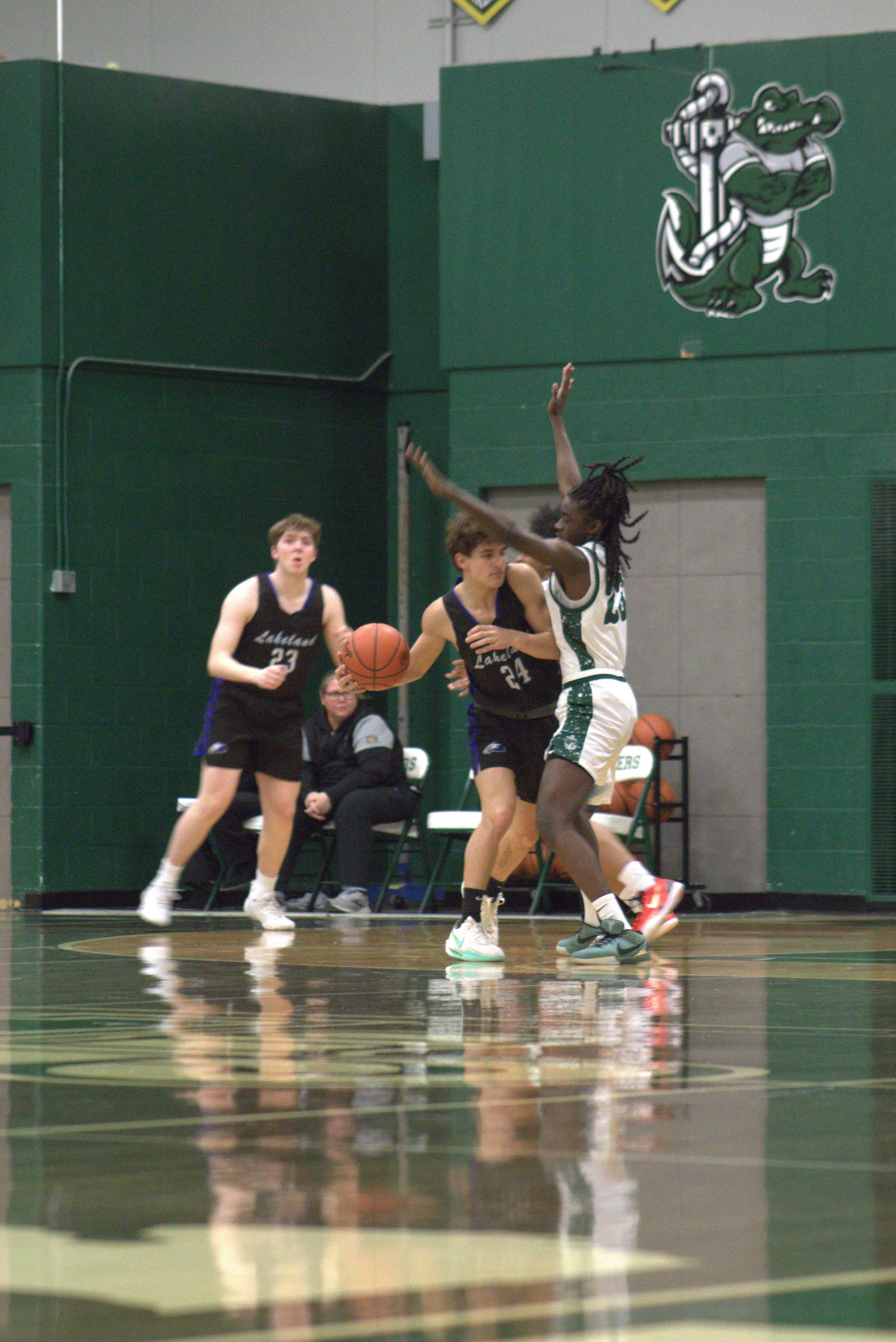 West Bloomfield Advances in District Play, Defeats Lakeland 67–42