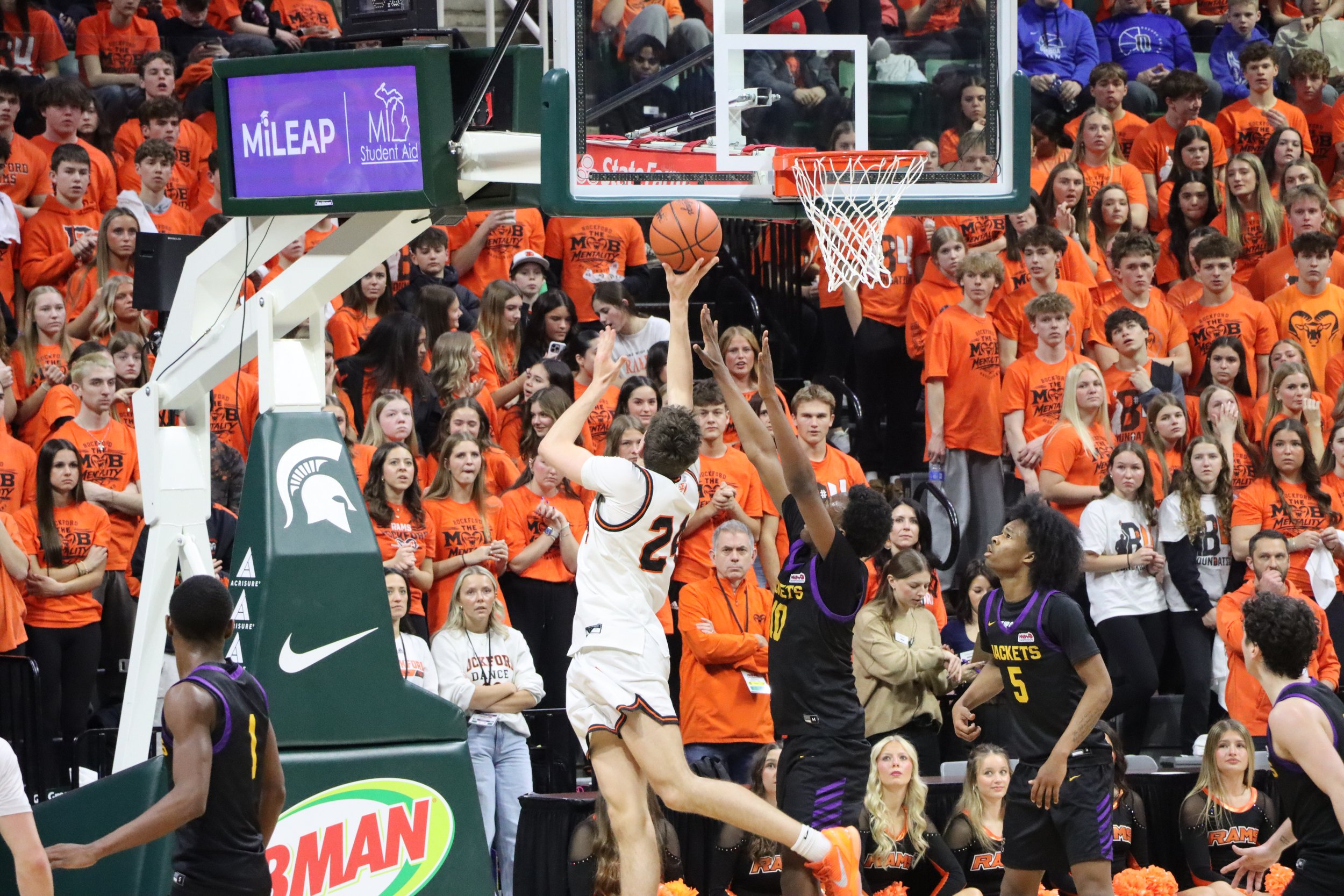 Rockford Edges Auburn Hills Avondale 38–35 in Defensive State Semifinal Battle
