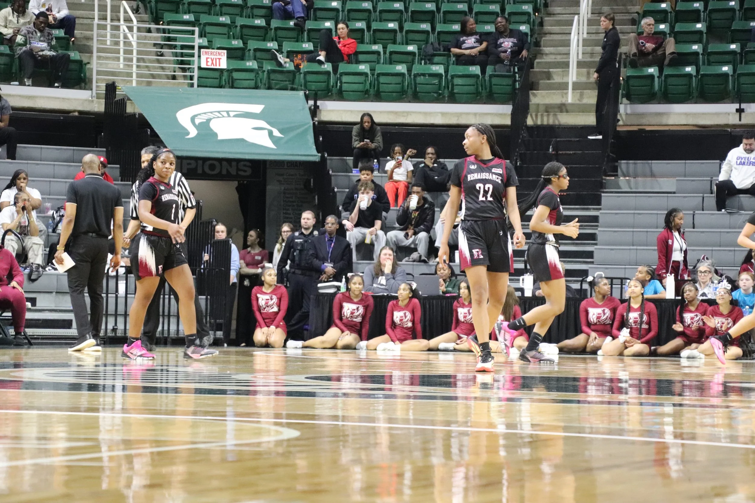 Detroit Renaissance Holds Off DeWitt 32-28, Advances to State Championship