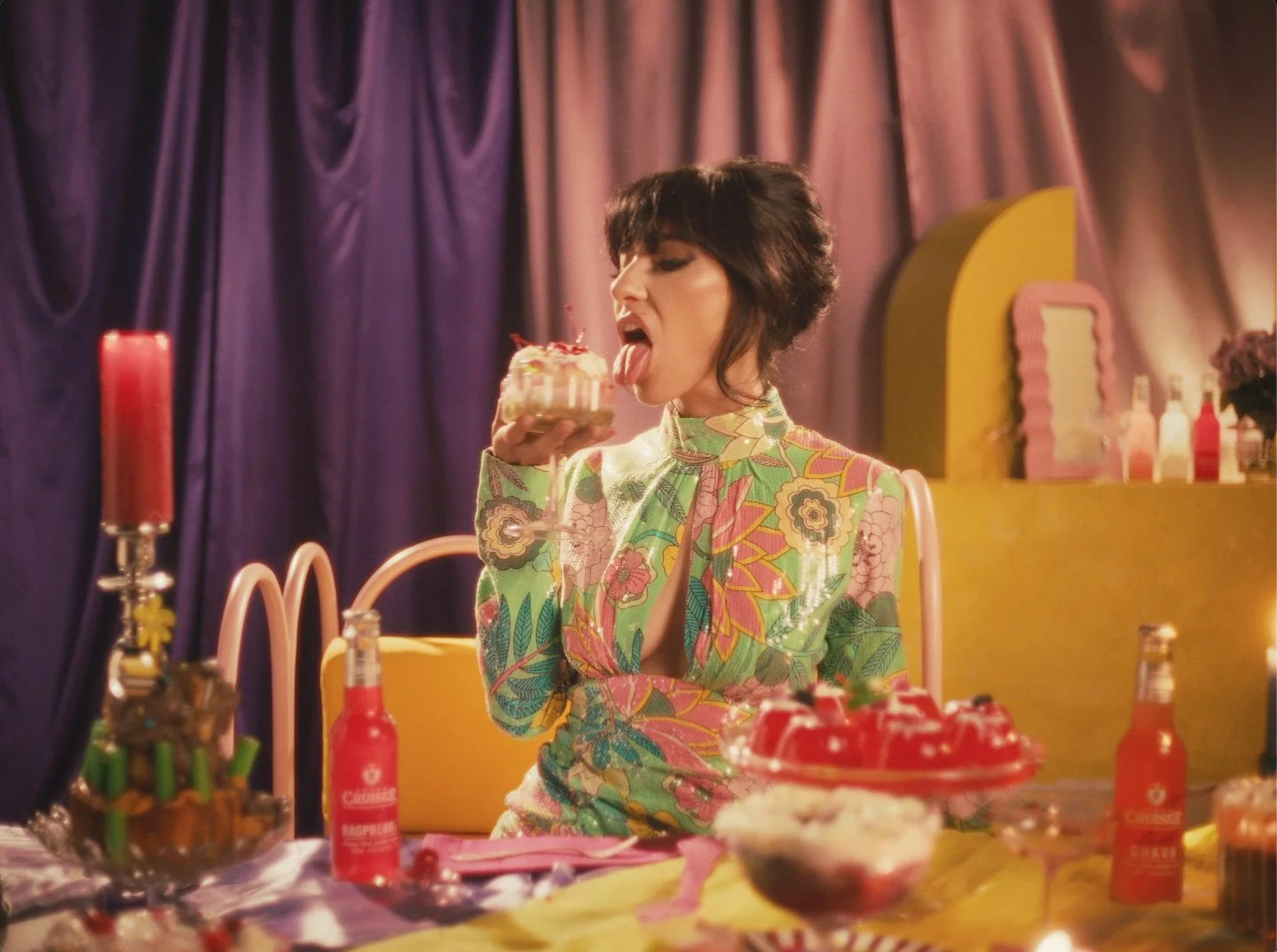 







The Veronicas - Music Video