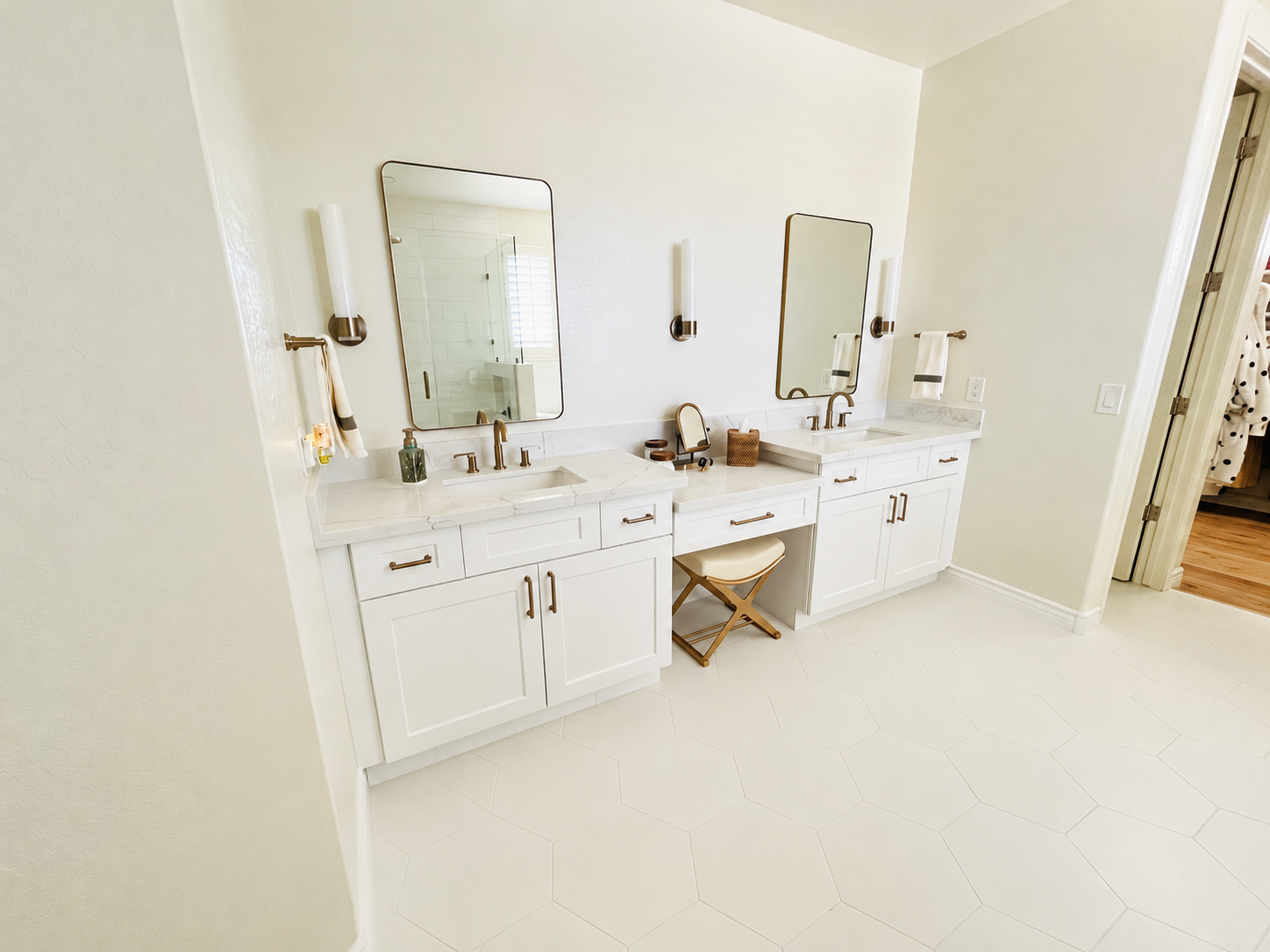 Luxurious Monochromatic Retreat (1).png