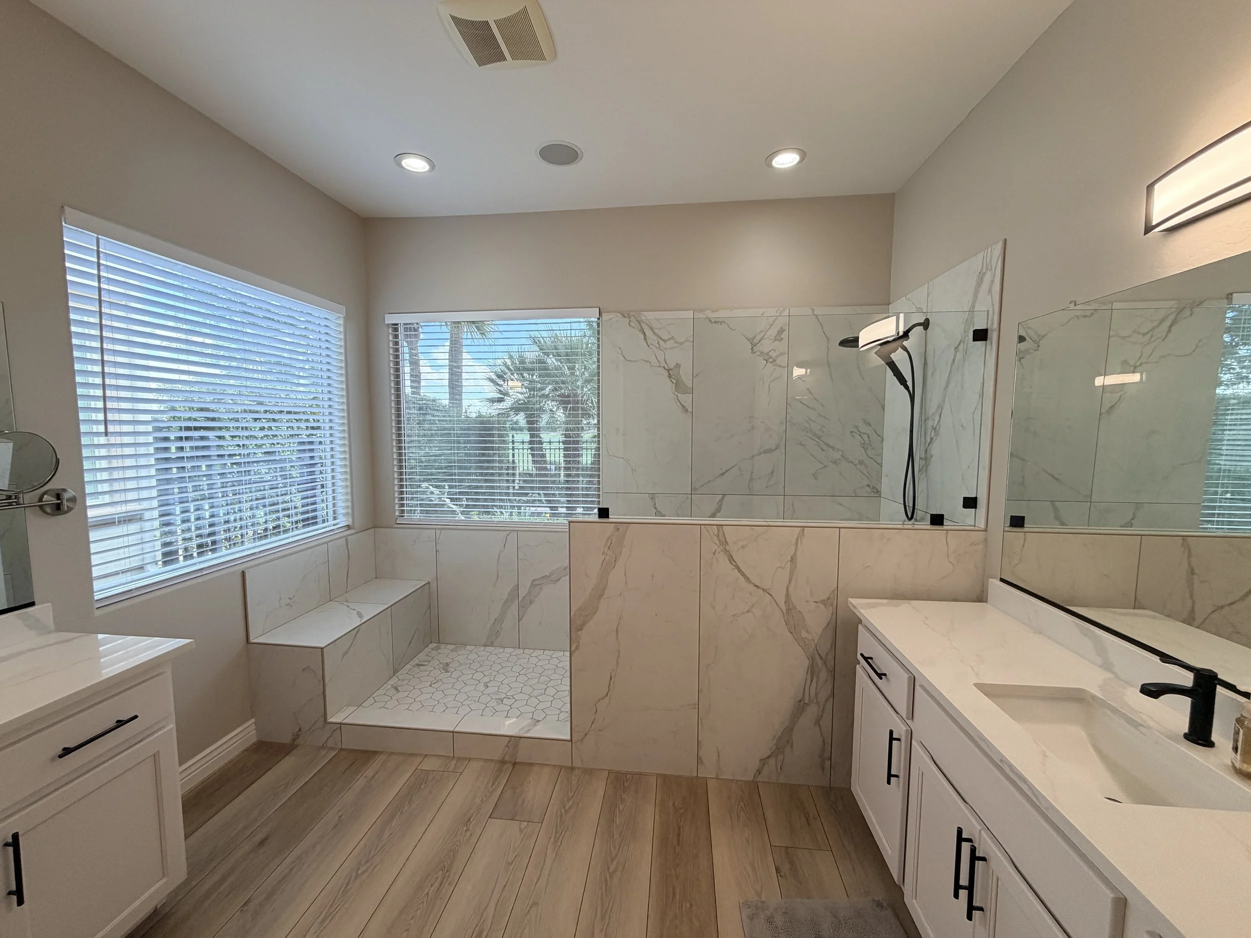 Spacious & Bright Contemporary Shower (3).JPEG