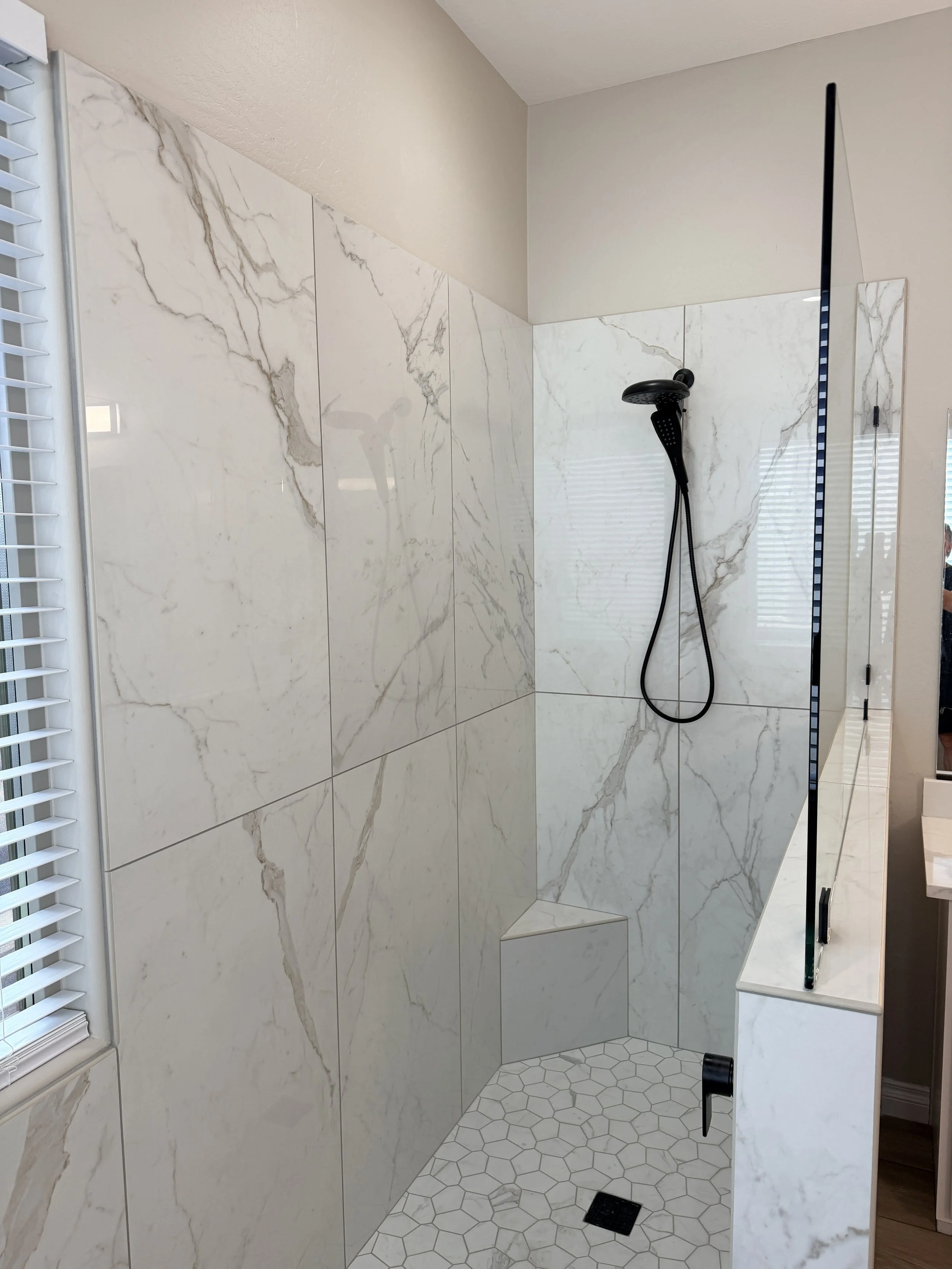 Spacious & Bright Contemporary Shower (2).JPEG