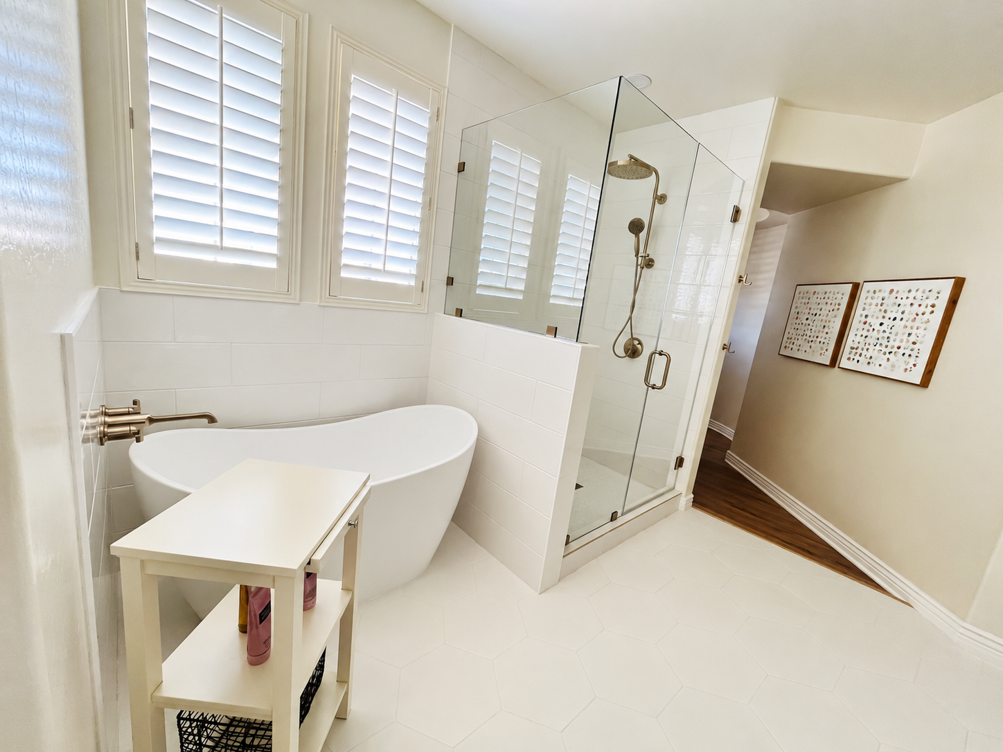 Luxurious Monochromatic Retreat (2).png