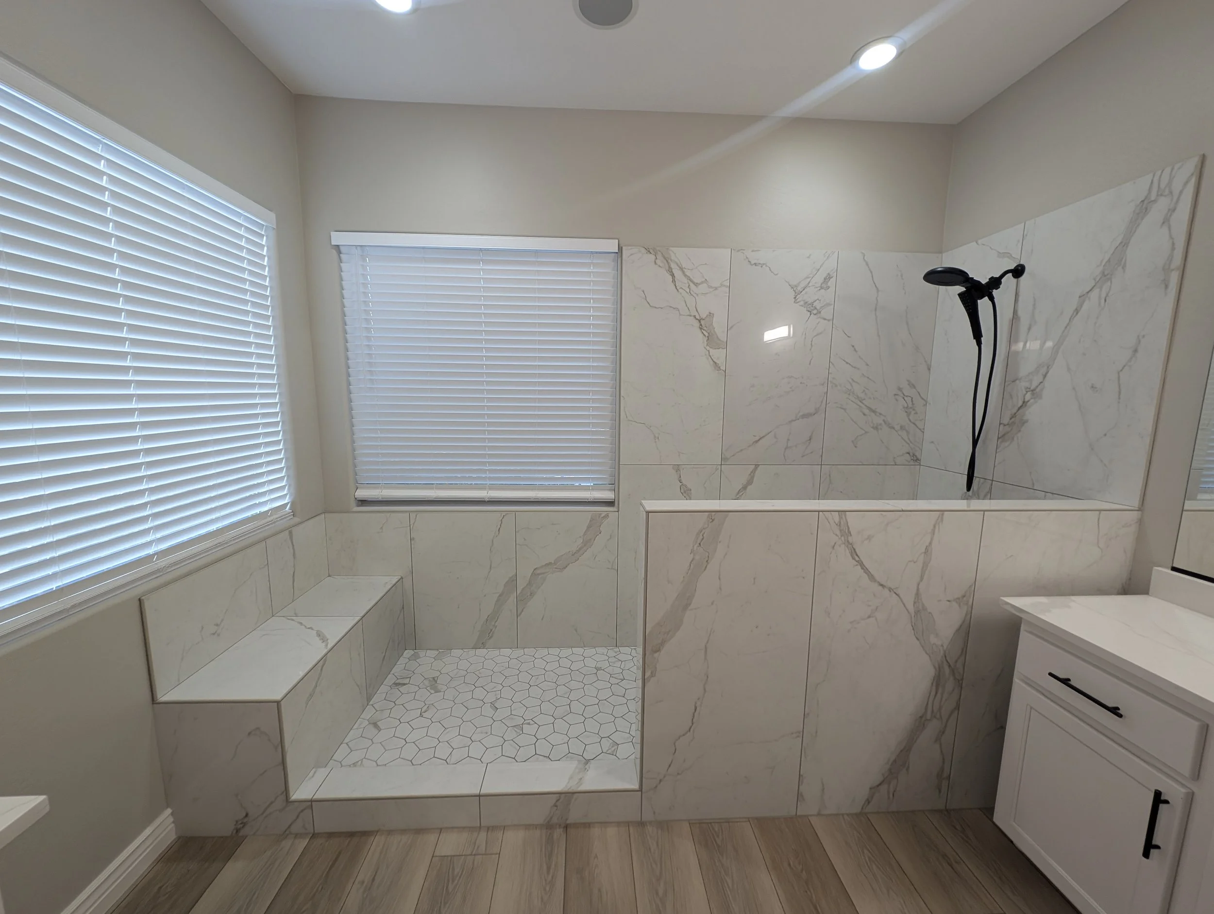 Spacious & Bright Contemporary Shower