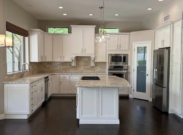 Kitchen (1).jpg