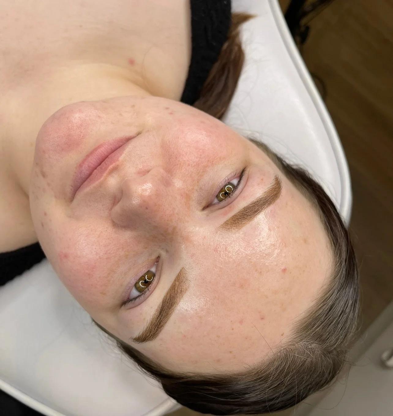 Another beauty who gets to wake up with perfect brows ✨ Ombr&eacute; is a soft-shading technique that creates a natural gradient&mdash;lighter at the front, fuller through the tail. Perfect if you love a defined but still soft everyday brow that give