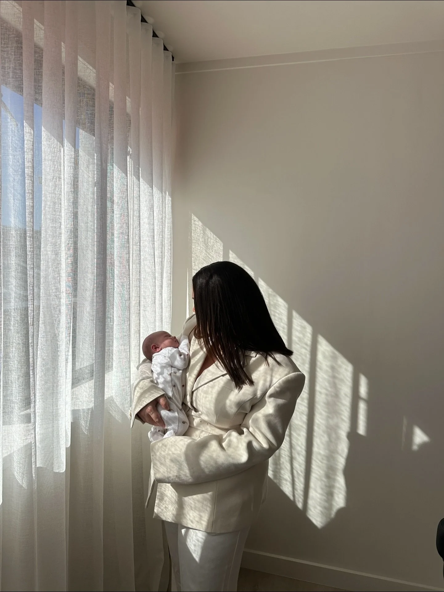 We welcomed our beautiful baby girl Posy a few weeks ago &amp; while I&rsquo;ve been quietly soaking up all these delicious moments at home with her, I also can&rsquo;t wait to see you all in the studio very soon.. 🫶🏼🌷🌸💐