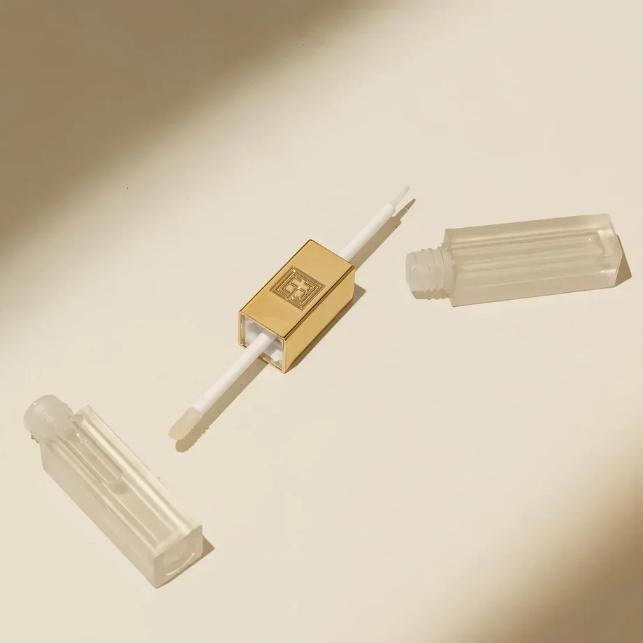 brow-code_multi-peptide-growth-serum_styled-imagery__bg_01_1100x_fd7a4b40-acf2-46a7-9352-b36af52cf36a.webp