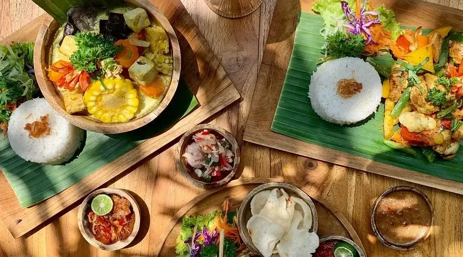 Locally sourced vegetarian Balinese cuisine beautifully presented and prepared by private chef at the somatic retreat