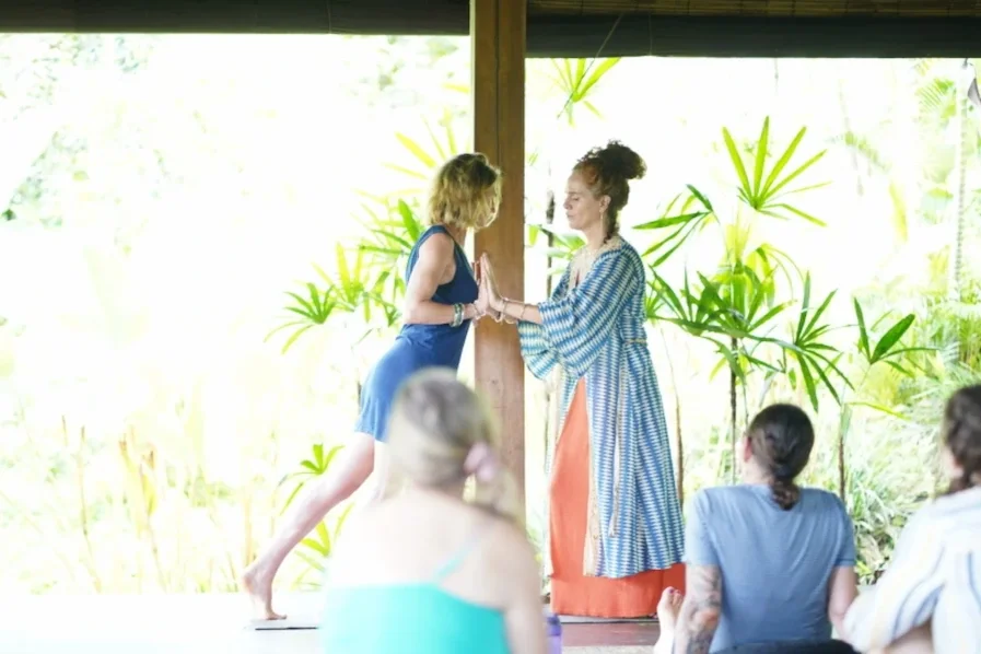 Jaya Hollohan connecting with a retreat participant during a somatic healing session at the Bali retreat