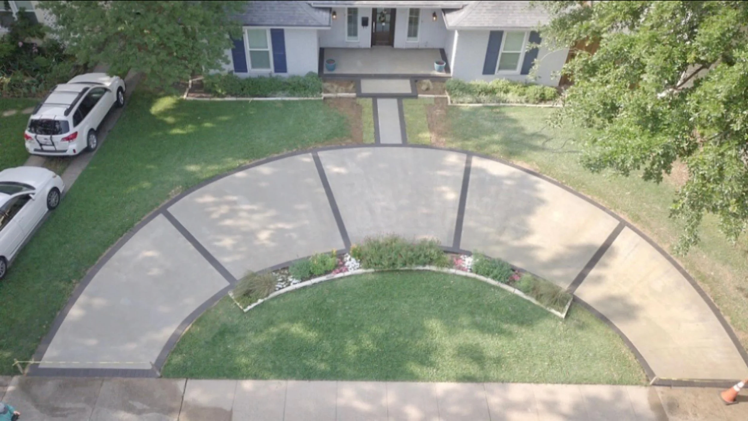 Custom driveway with detail and shape — clean lines, perfect slope.
Another project wrapped up the Raythorn way.
#RaythornConstruction #DrivewayDesign #ConcreteWork #FortWorthConstruction