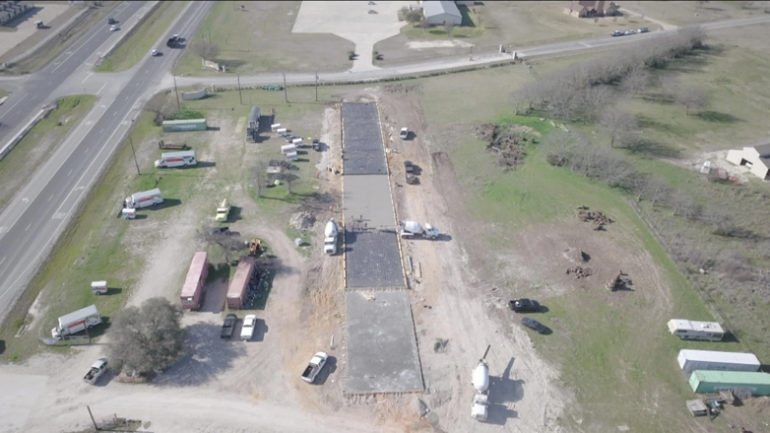 Big pour day — full crew, multiple trucks, zero shortcuts.
Concrete pads like this are what we do best.
#RaythornConstruction #ConcreteCrew #CommercialPads #TexasBuilders