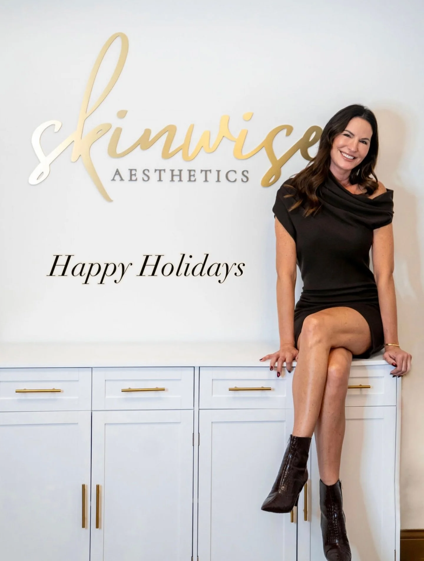 Happy Holidays from Skinwise 🤍🤎