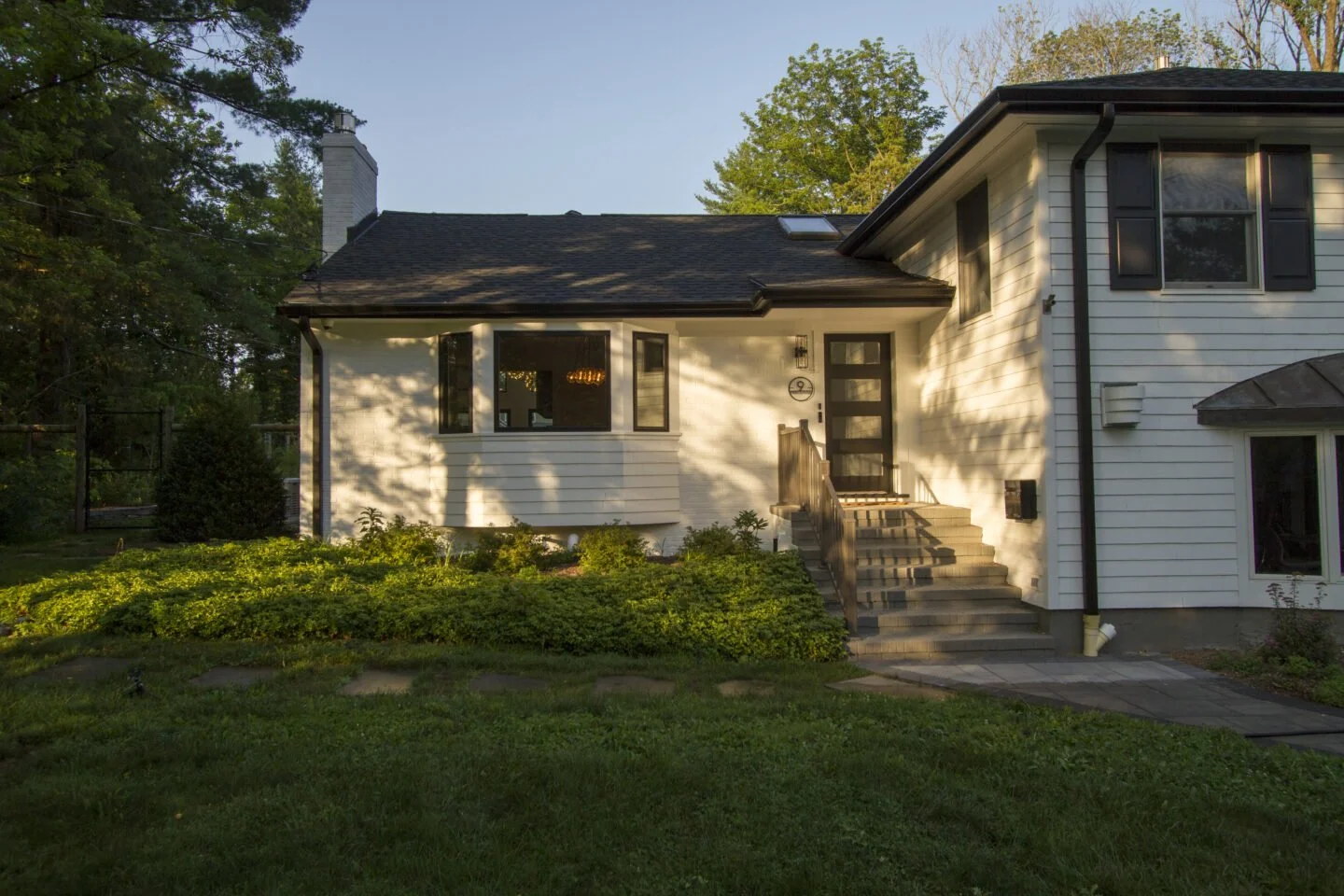 A renovation project to modernize the family space of a classic