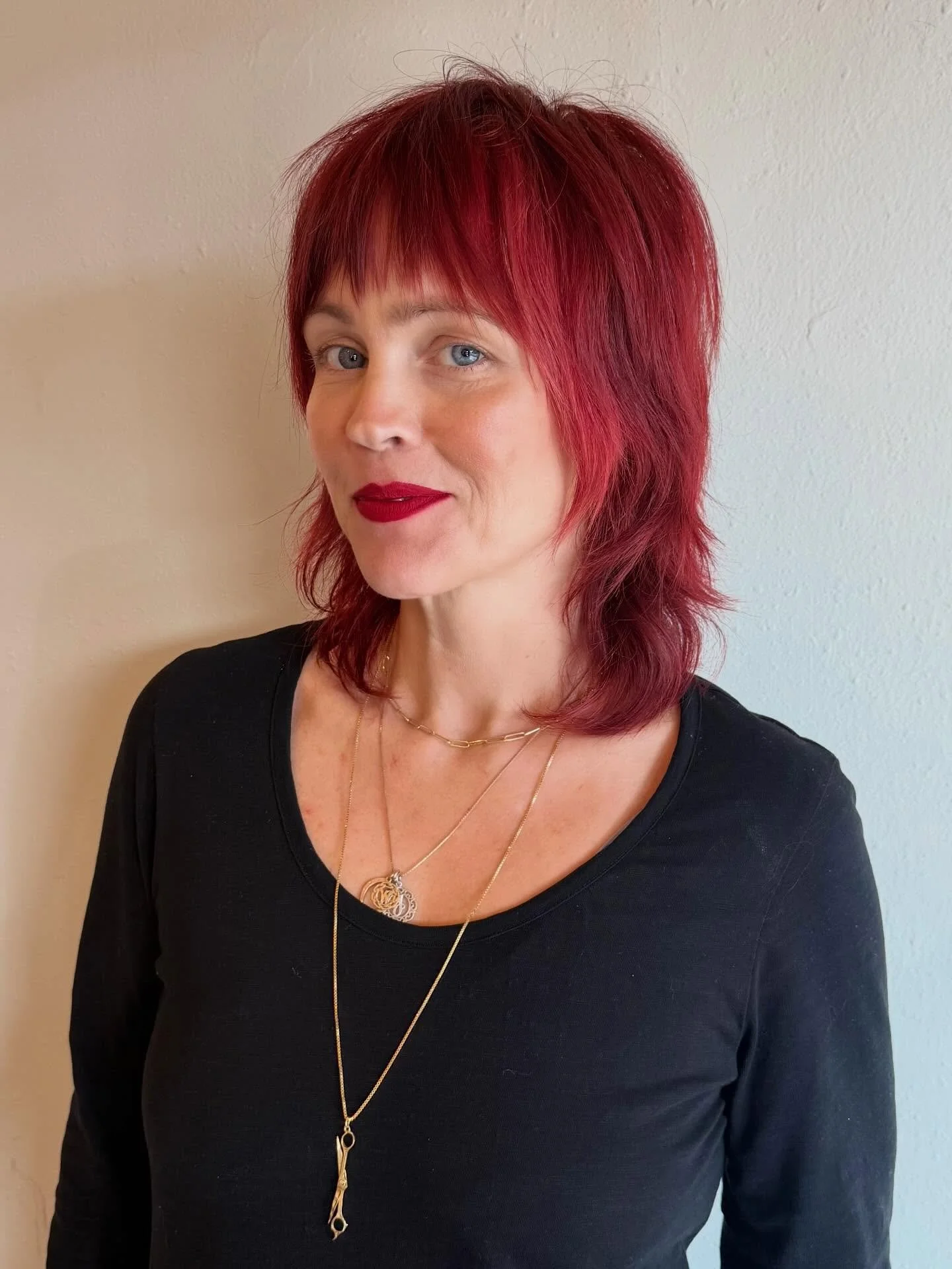 Red refresh for Momma Babe by @emilyblondeswell . We love our @alfaparfmilanopro reds for their intensity and anti-fade formulas ❤️❤️❤️

#sandiegosalon #redhaircolor #goodvibesandgoodlooks