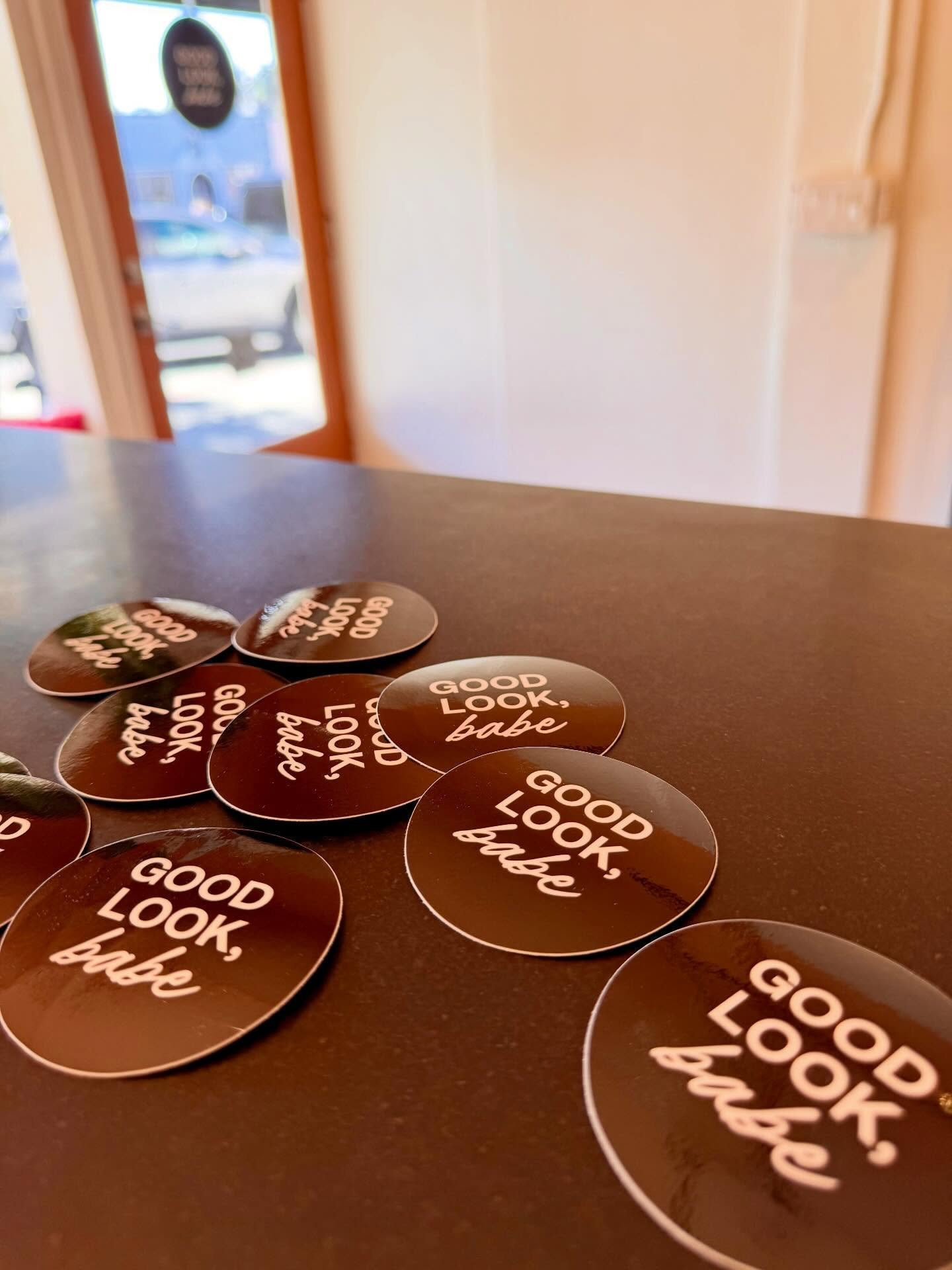 Don&rsquo;t forget to take your GLB stickers when you leave🤗🤗🤗 #lamesahair #goodlooksandgoodvibes #coolhair #lamesasalon #goodhair