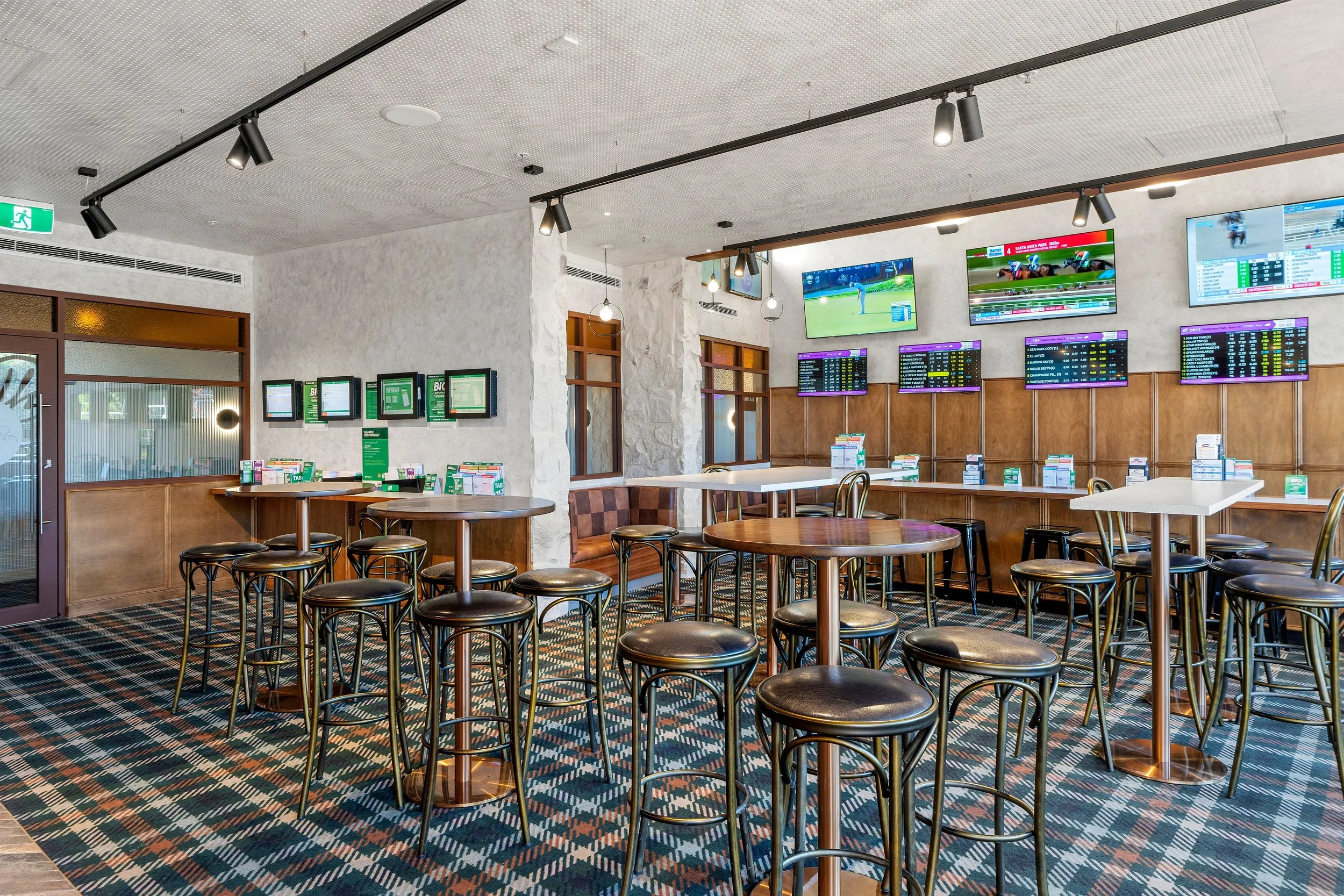 YIPG1r7s Sports Bar.jpeg