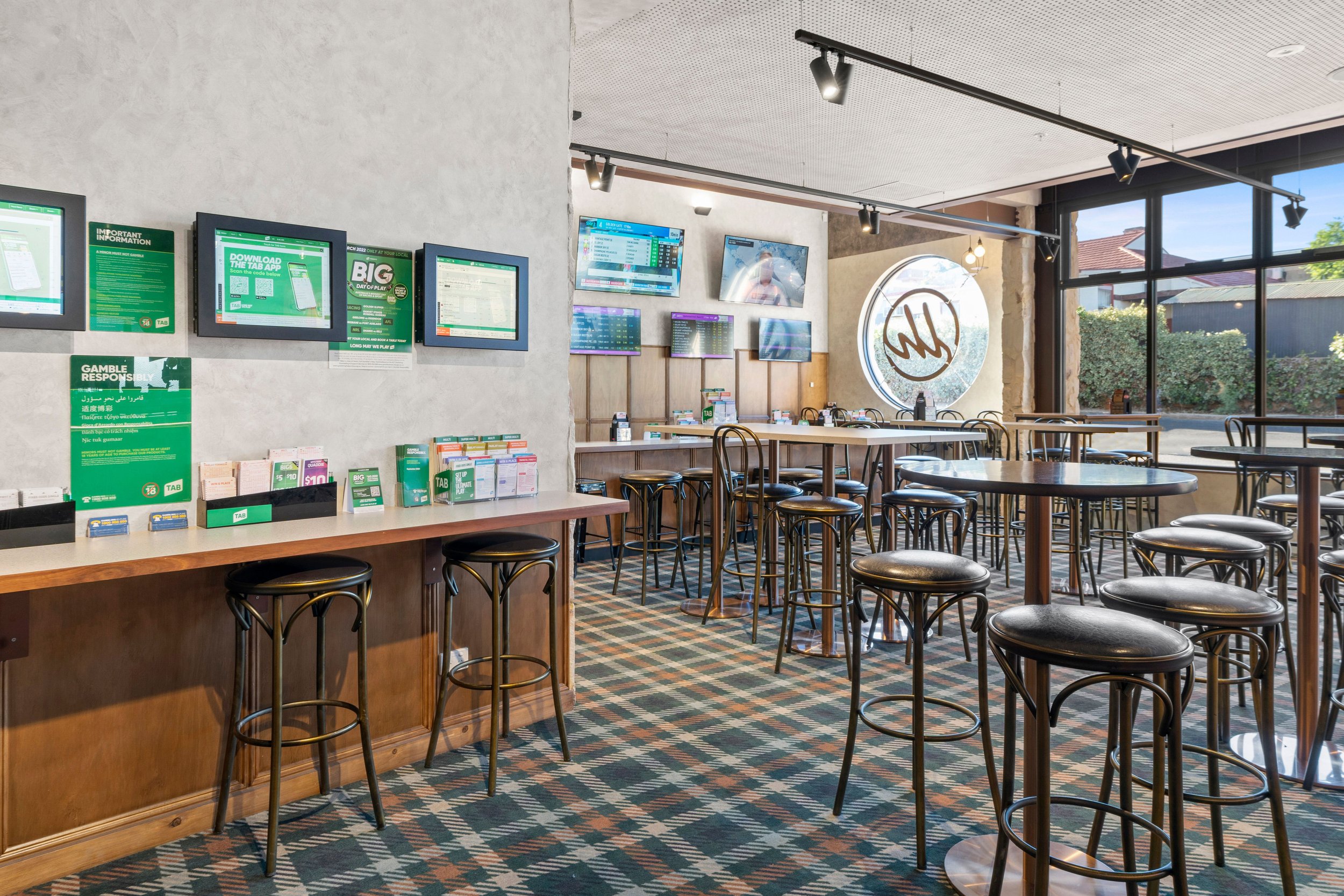 Ku0-lTRo Sports Bar.jpeg