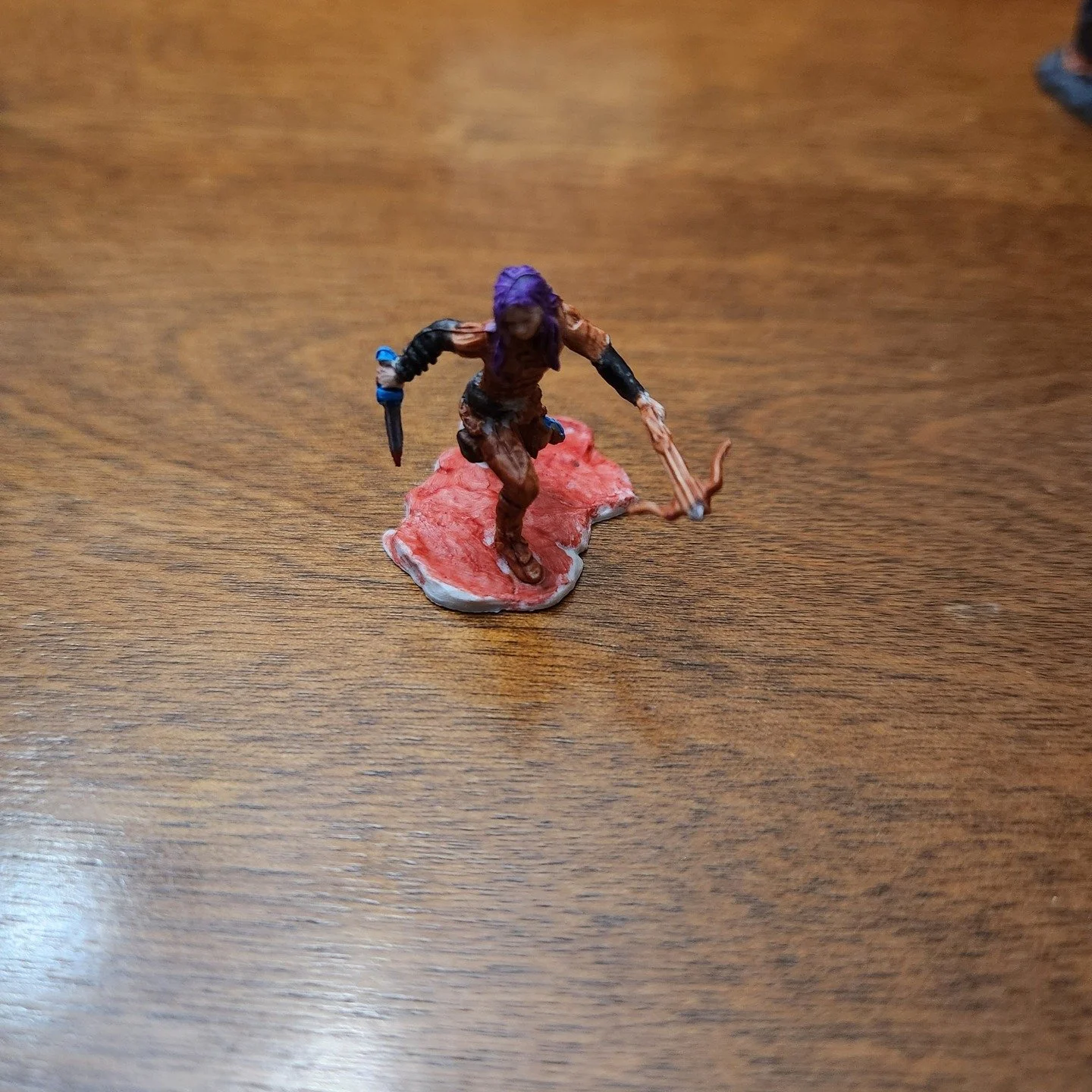 Freshly painted minis! My #annishag #hag and a #rogue and #wizard by my daughters! All minis painted with #speedpaintmarkers 
#dnd #miniaturepainting #elves