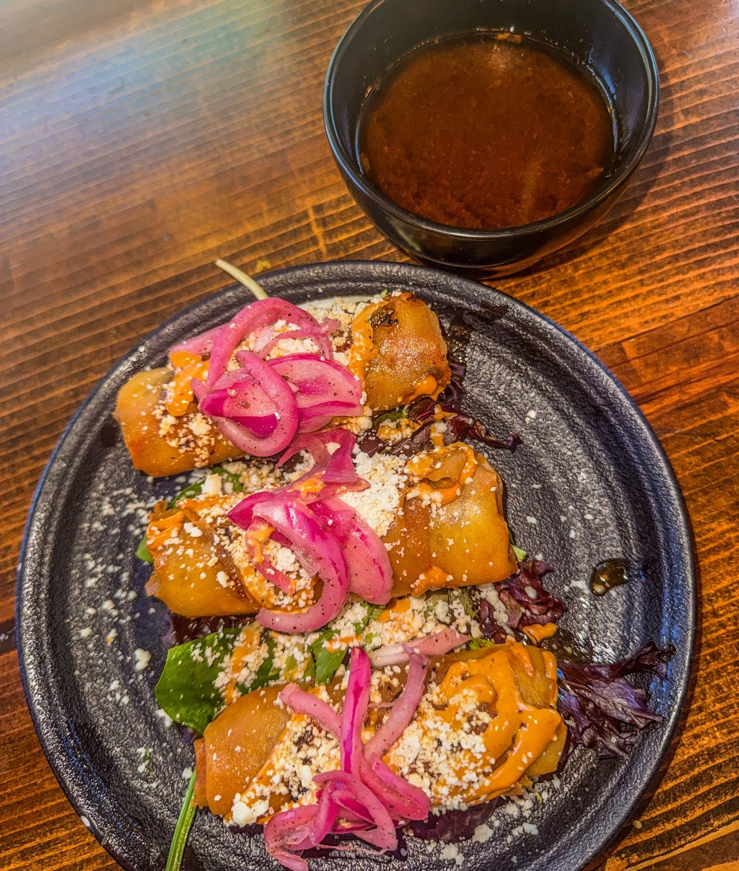 Birria egg rolls 🔥
Only at Maya&rsquo;s in Davis 🤤

Crispy, cheesy, packed with flavor&hellip; and yes, they come with consom&eacute; for that perfect dip 😮&zwj;💨

#MayasDavis #BirriaEverything #DavisEats #FoodieFinds #norcaleats
