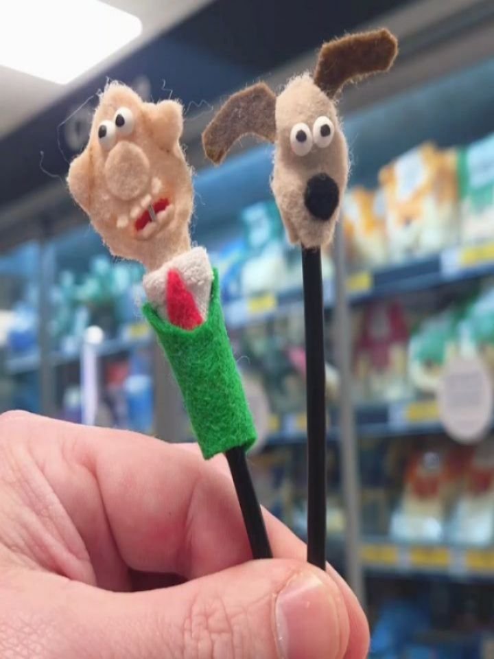 🇬🇧 The UK micro-puppet squad!

I made Wallace &amp; Gromit, Thomas the Tank Engine, Peppa Pig, and Paddington Bear while I've been in London this week for work

(my job has nothing to do with puppets, unfortunately. I'm in biotech)

I had a great t