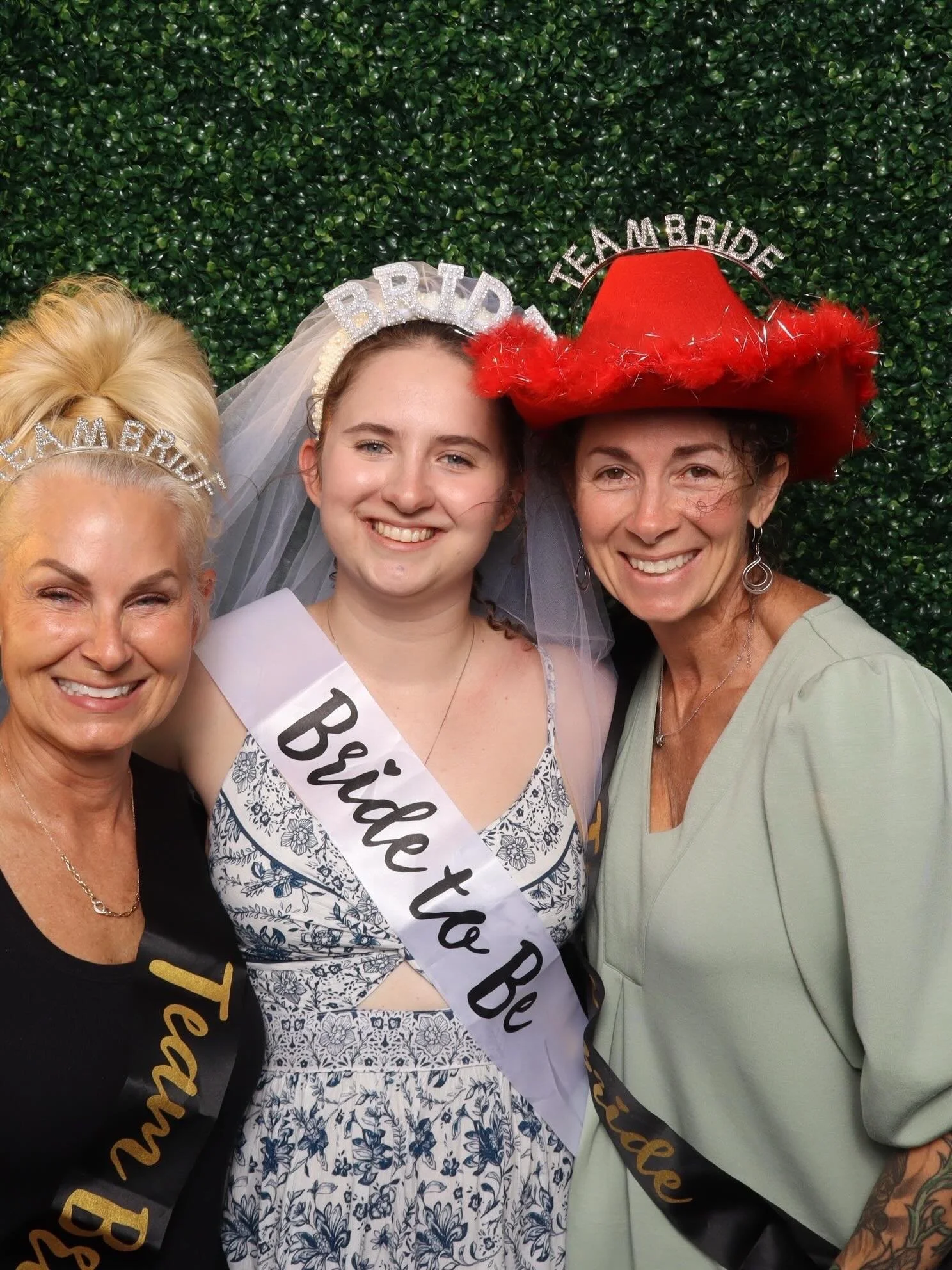 What an incredible night! ✨🧡💗Thank you so much to the amazing team at @roselily.bridal.tuxedo for hosting such a beautiful Bridal Block Party! Their dedication and love for every bride truly shines through everything they do, last night was absolut