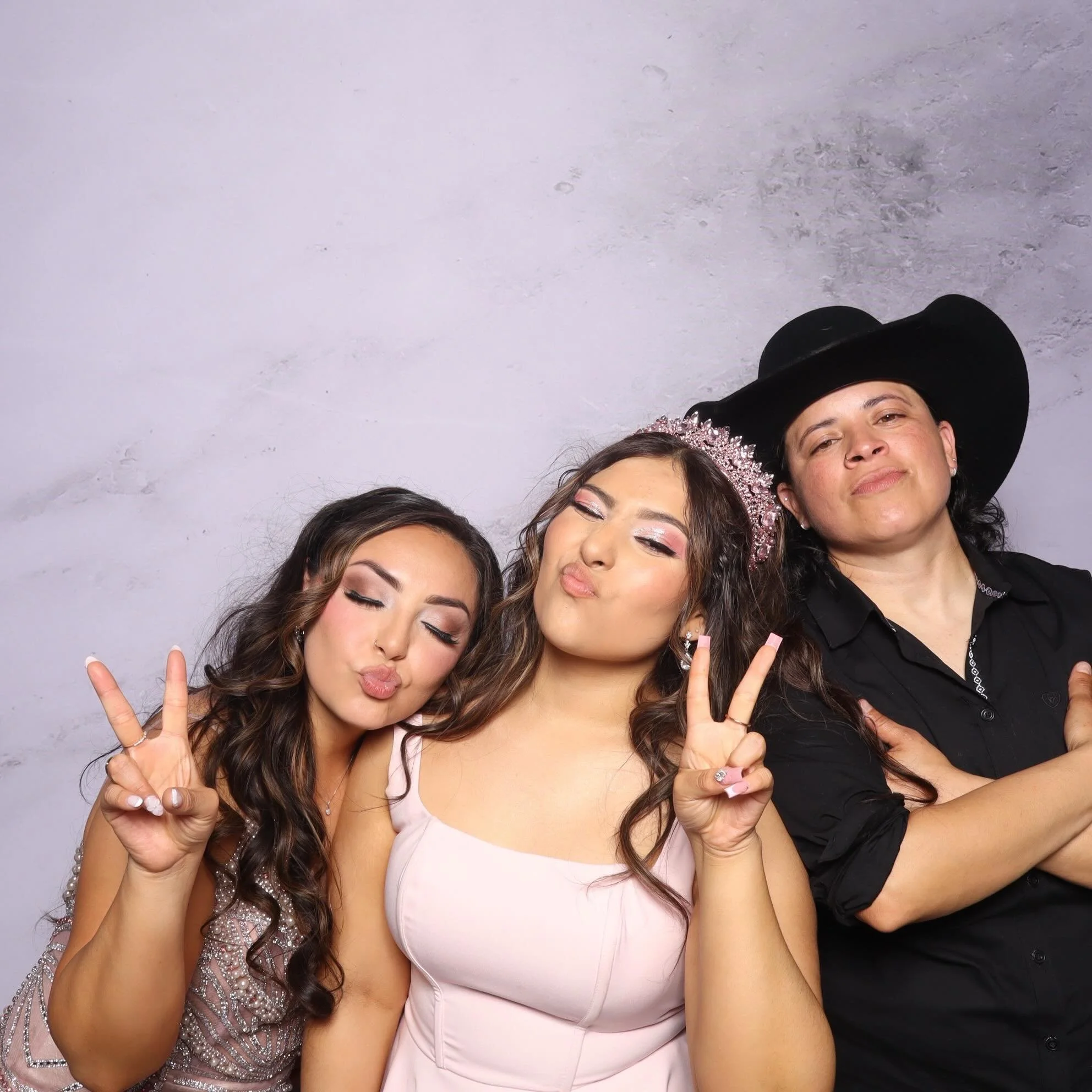 Khloee&rsquo;s XV 🌸🤍 Pink and white never looked so beautiful✨

From the moment we arrived the energy in that room was unmatched &mdash; every single guest brought their absolute best party attitude and it showed all night long🎉

Our photo booth c