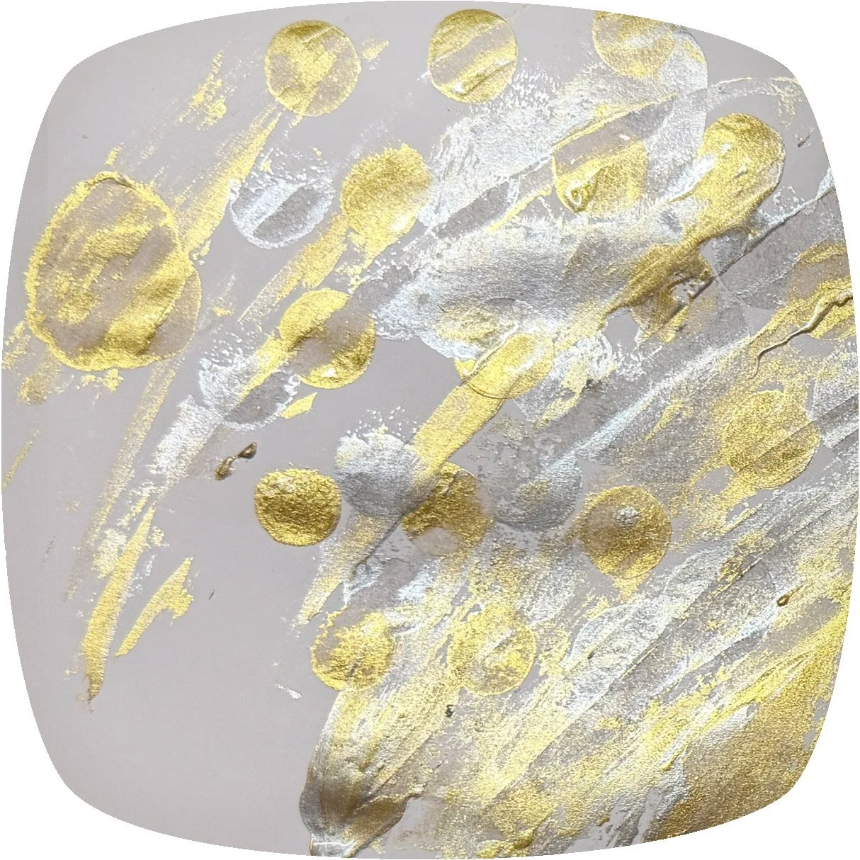 Abstrakte Kunst mit goldenen und silbernen Punkten und Strichen auf weißem Hintergrund.