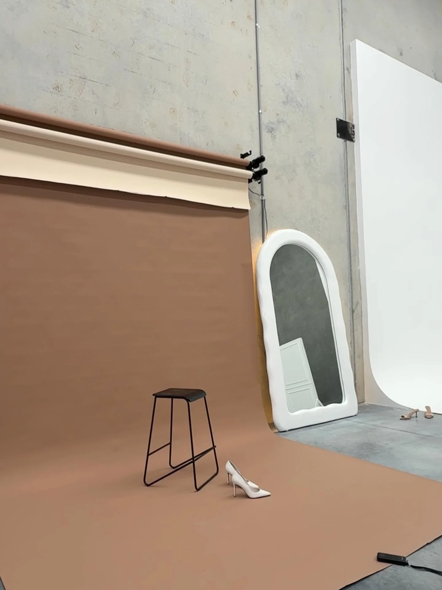 Our cinnamon and beige backdrops are available for hire for $20 per booking. 

We need some more colours! What colours do you think we should get? 🎨

#studio #concepthausstudio #studiospace #perthstudio #photographystudio #contentstudio