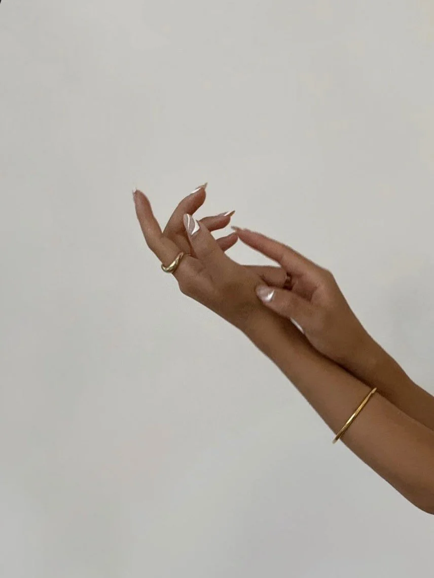 The art of observing and not absorbing ✨ 

#studio #photographystudio #contentstudio #perthstudio #pertheventspace