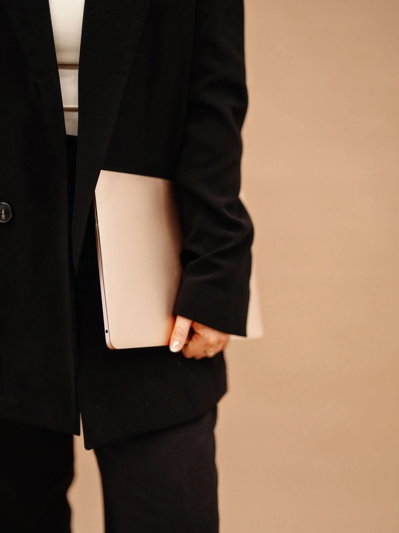 @the_gillinghams in the studio for some updated professional edits for headshots, website and marketing. ✨

#studio #perthstudio #contentspace #perthstudio #pertheventspace