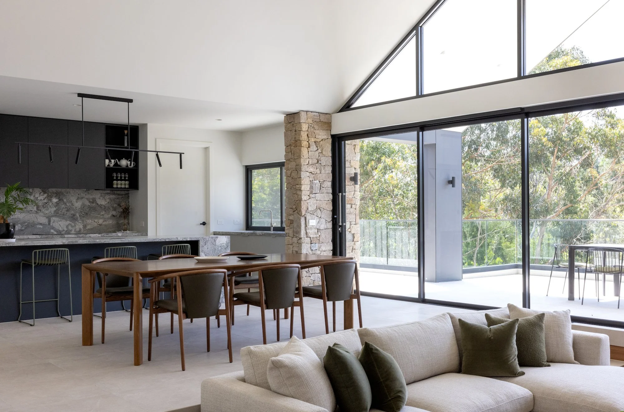 Hillside Home_14.jpg