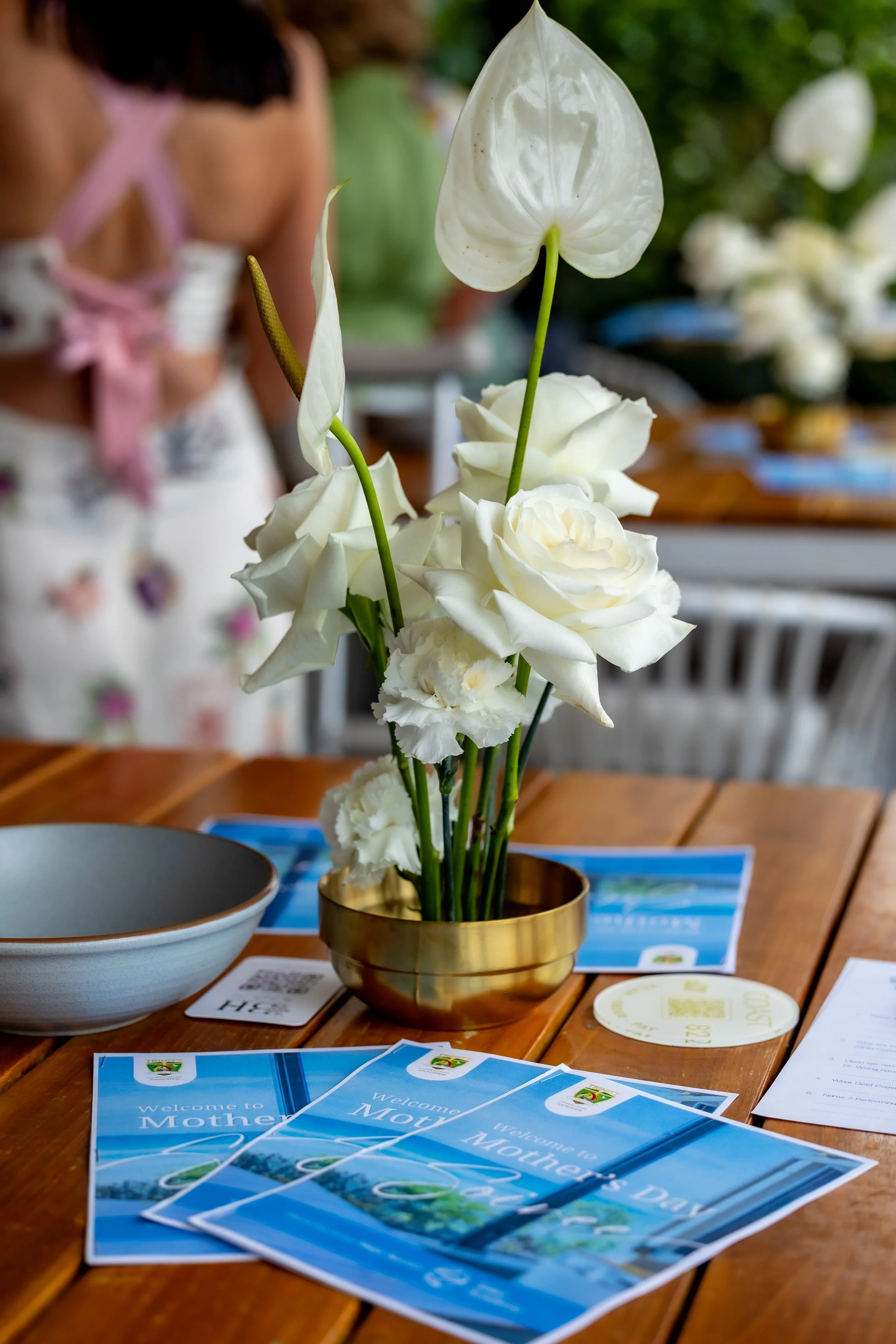 Coast Dining Event with White and Gold themed flowers. 