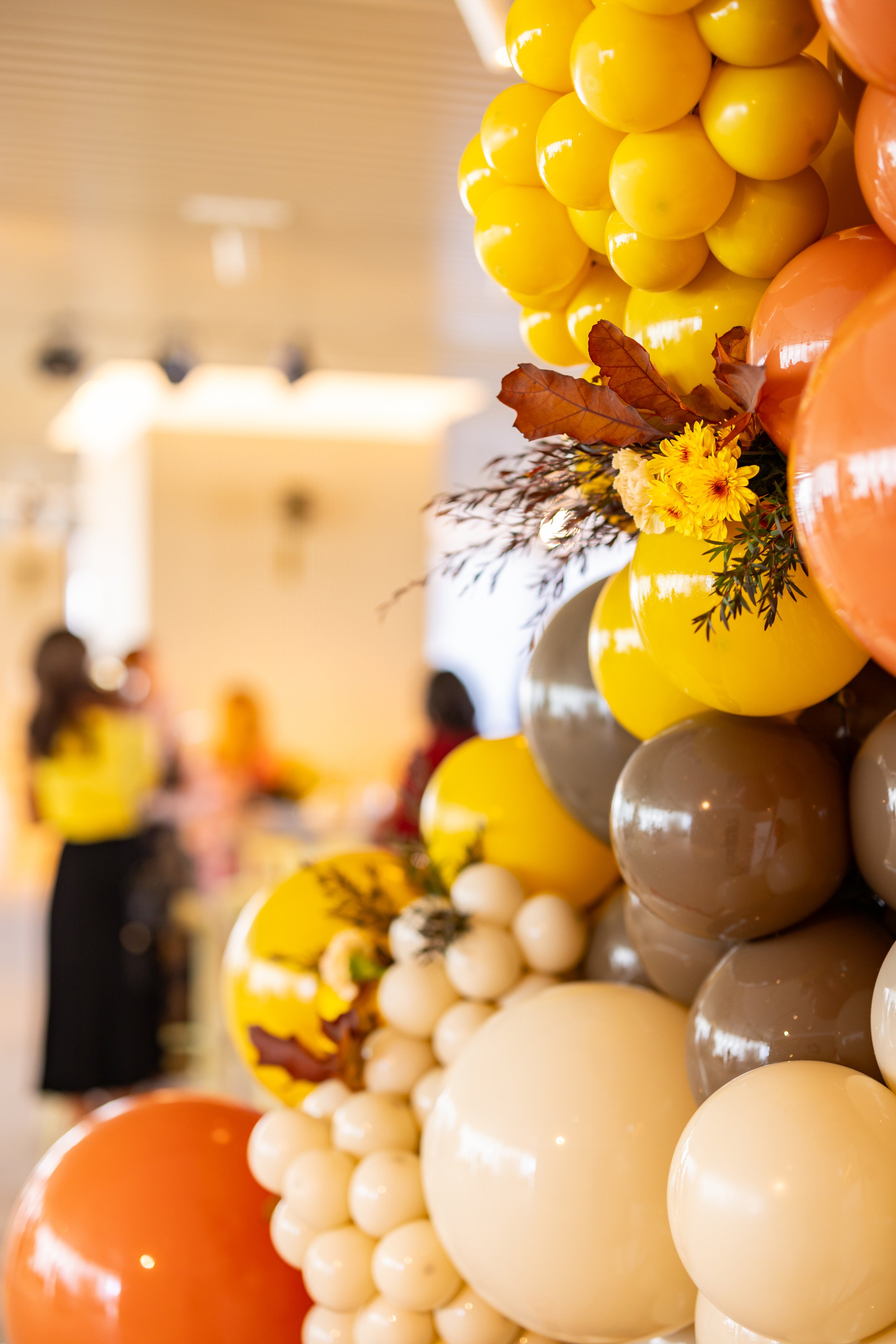 Autumn floral balloon garland