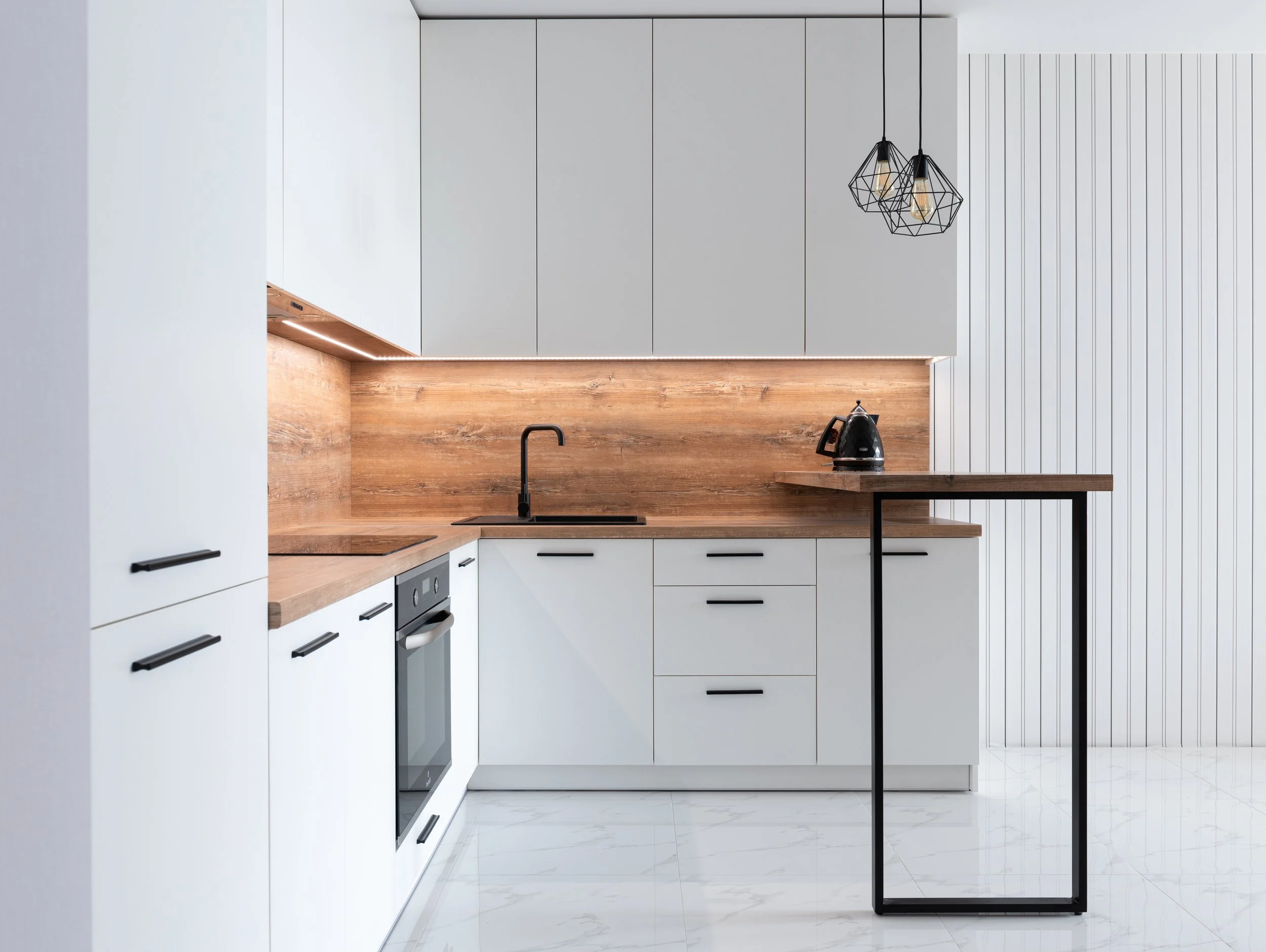6297e8f2d2538d5c8ba6c858_white kitchen wood back board.jpg