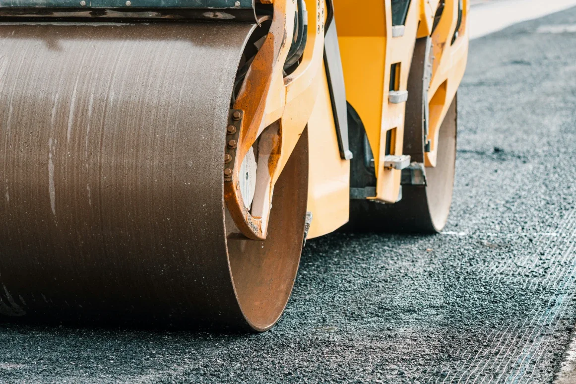 How Professional Asphalt Paving Extends Pavement Life