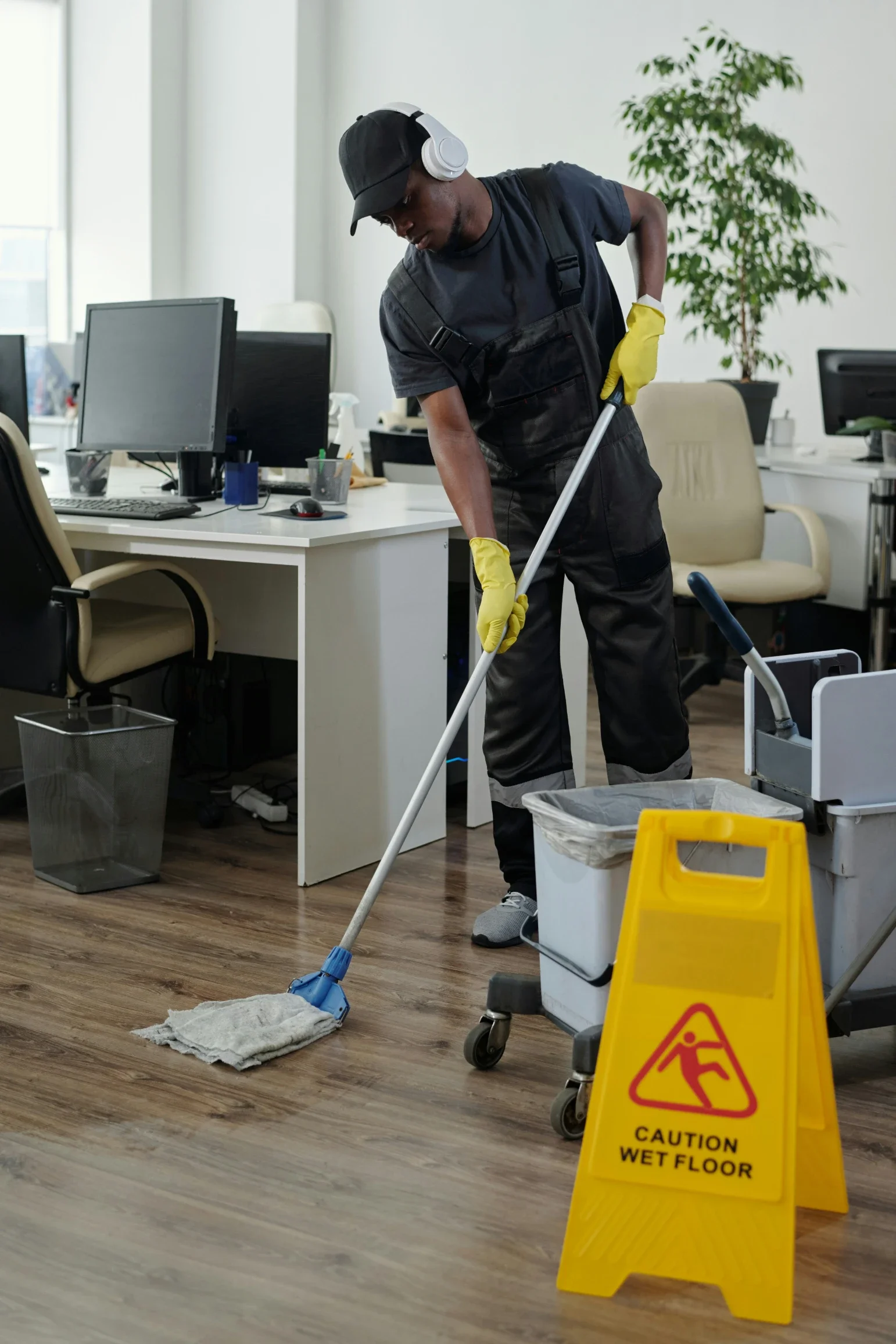 Workplace Cleaning Tips for Busy Office Teams