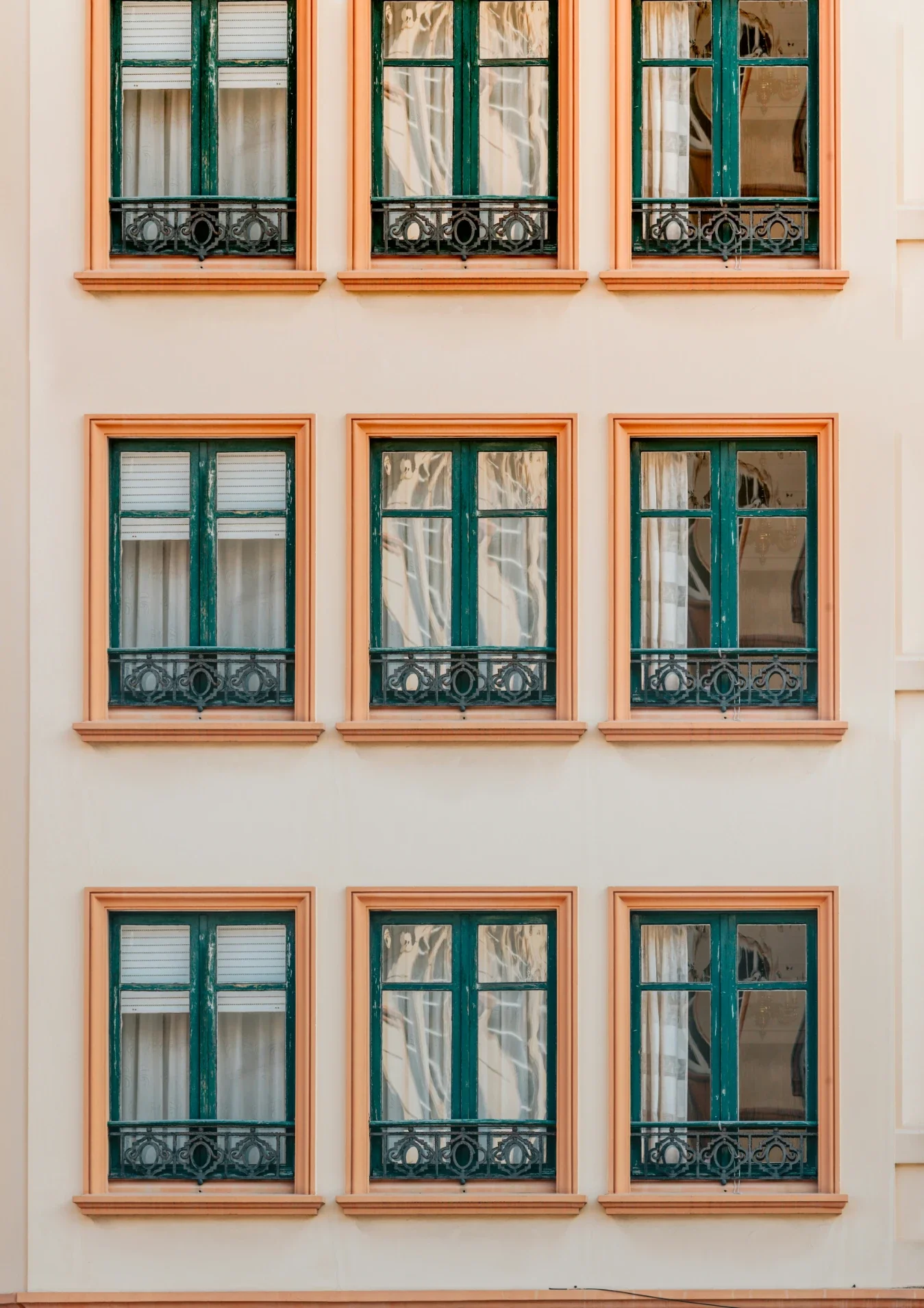 When a Window Won't Stay Up (or Won't Budge at All): A Homeowner's Guide to Sash Repair