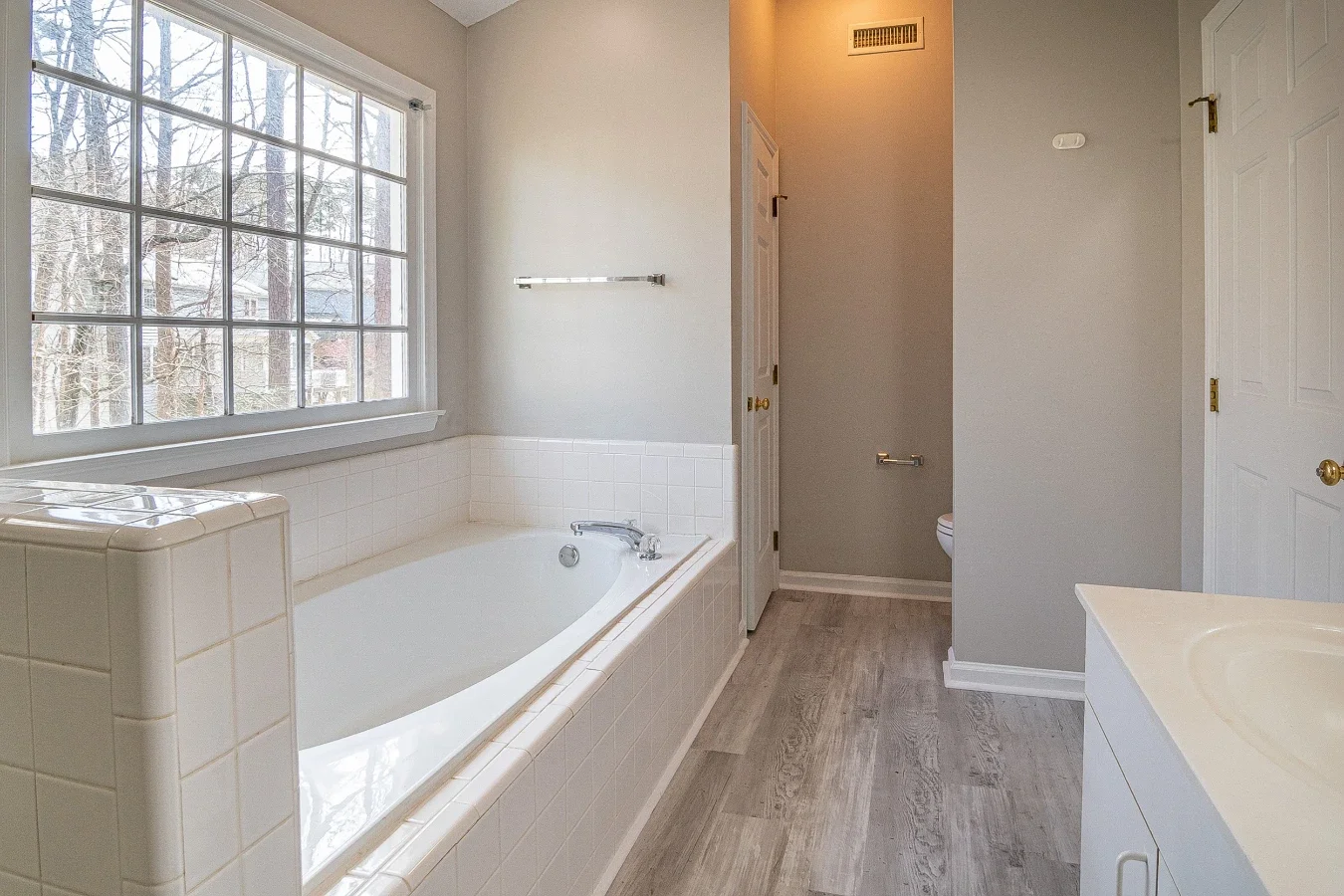 Smart Bathroom Updates That Boost Daily Comfort