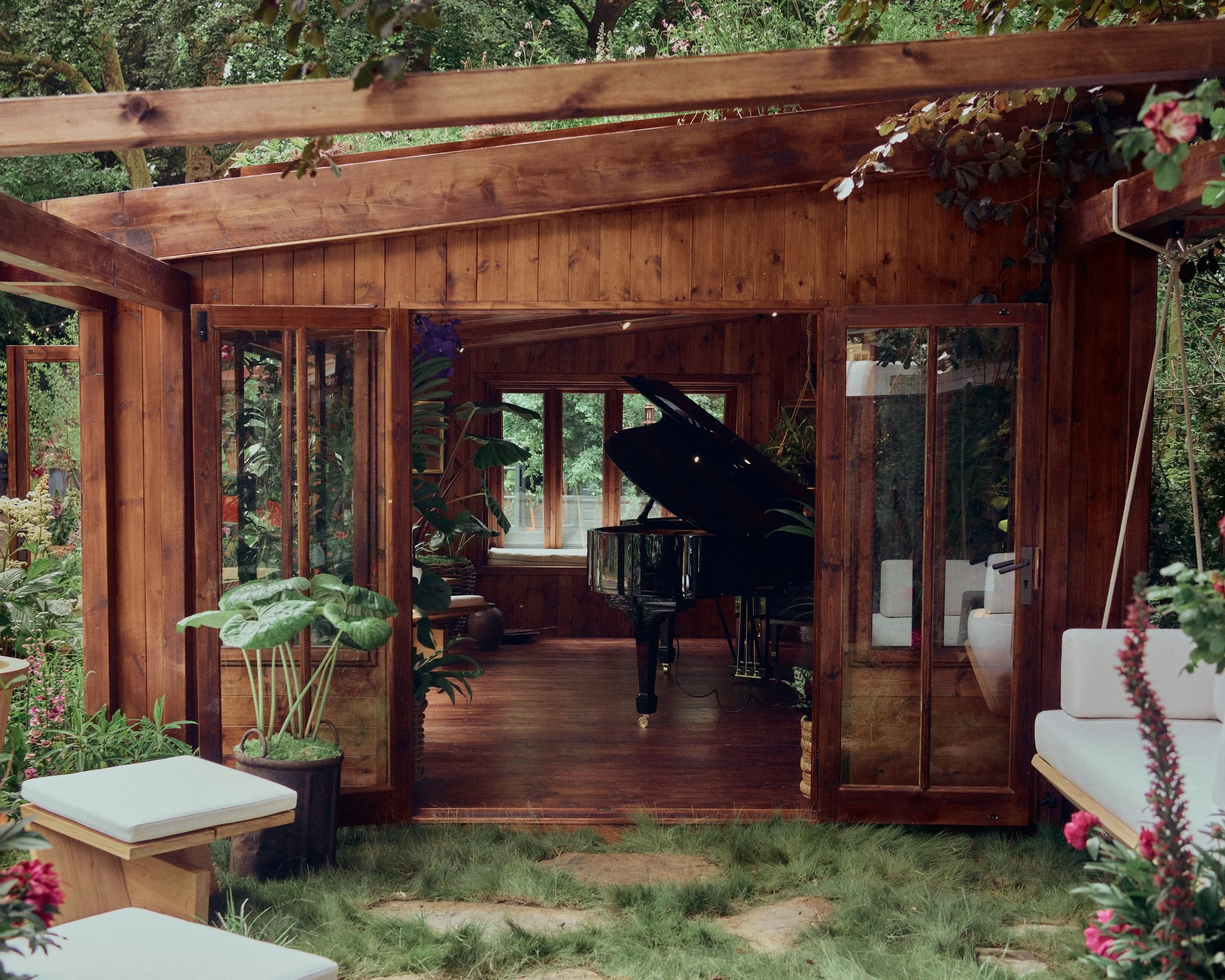 Steinway &amp; Sons is bringing the music to the Chelsea Flower Show. 

From today, at Royal Chelsea Hospital, Steinway&rsquo;s Model B will be played inside The Composer&rsquo;s Cabin. 

Designed by Martha Krempel, the garden has been designed to be