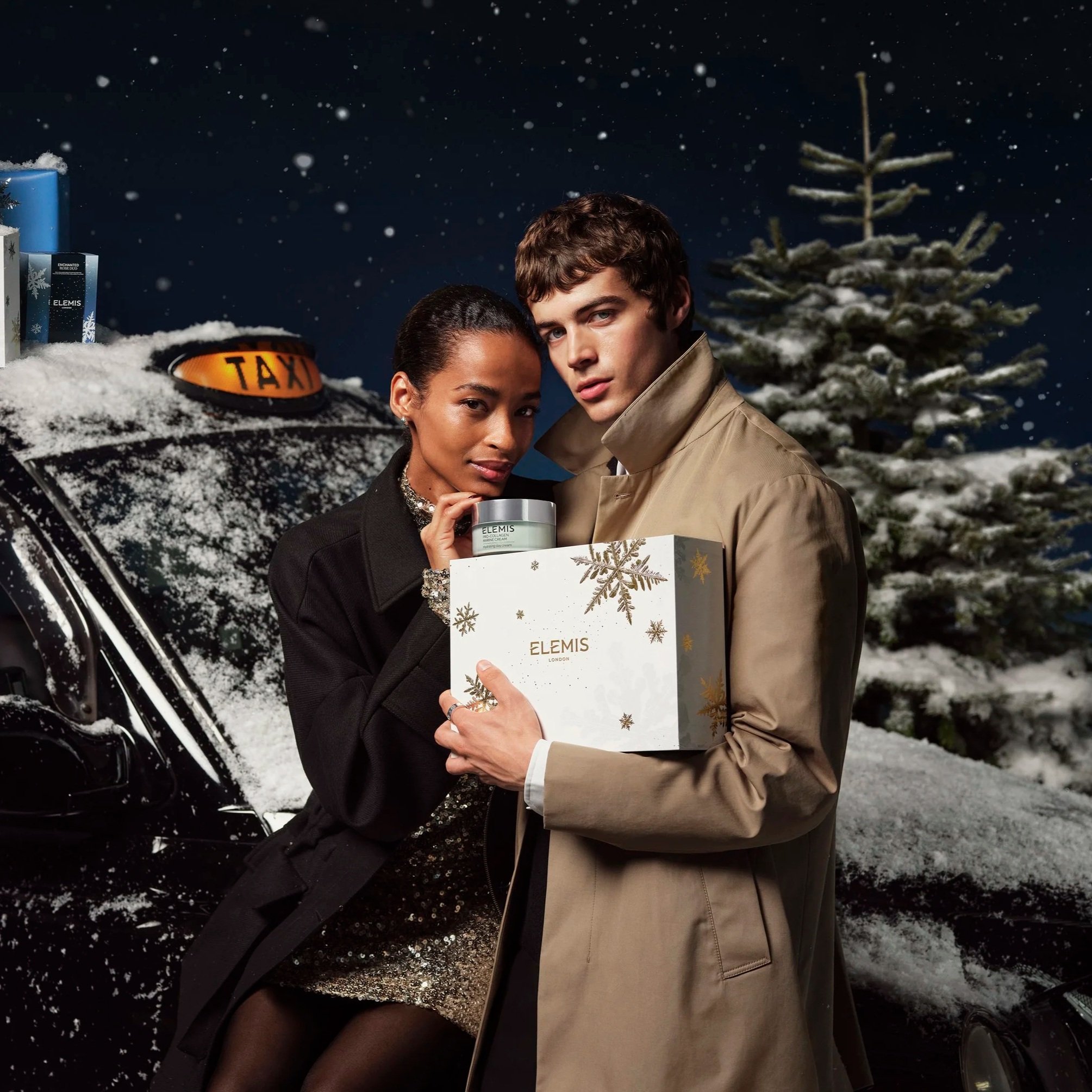 HOLIDAY2025_GIFTING_MODEL_SHOT8_0130_v3.jpg