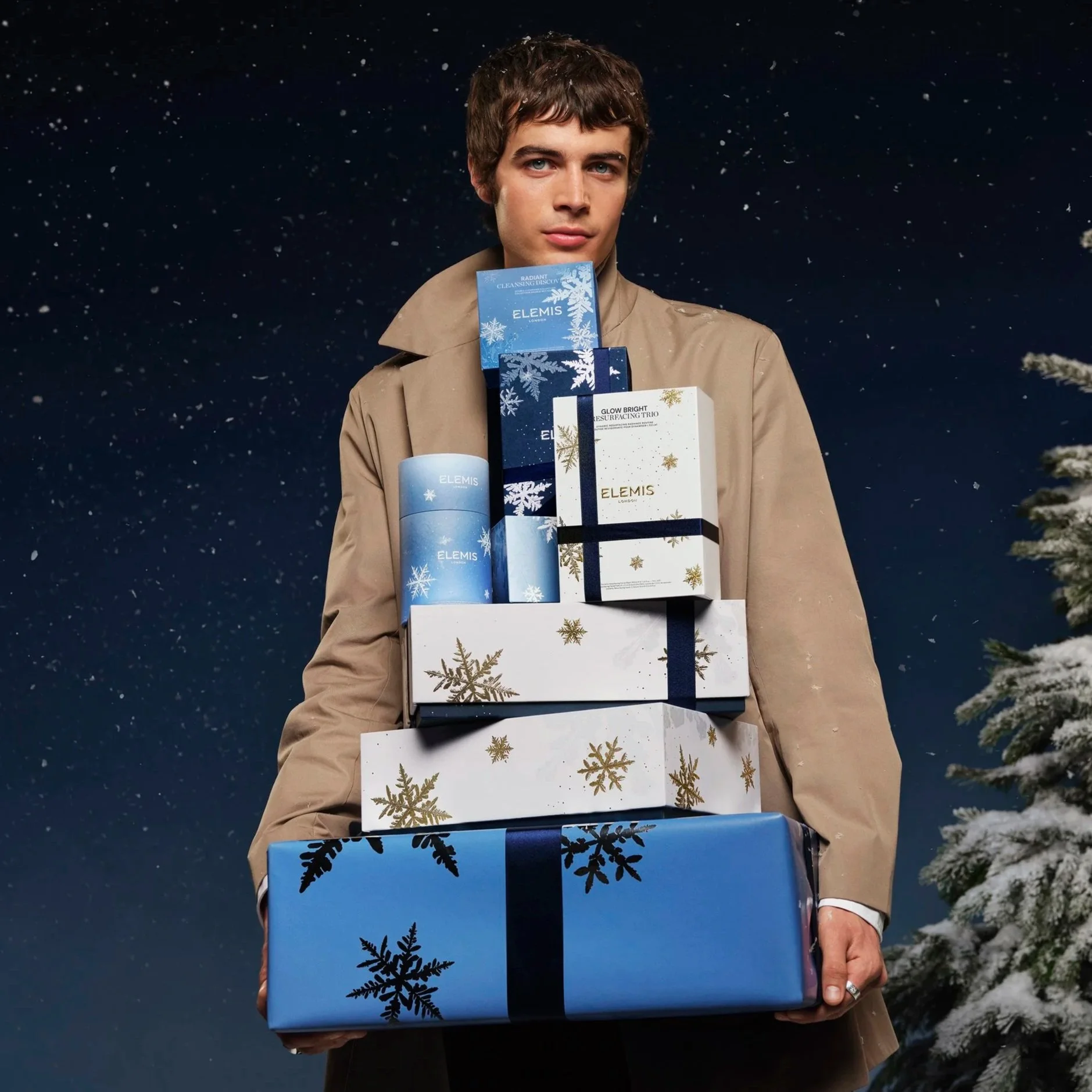 HOLIDAY2025_GIFTING_MODEL_SHOT5_A_0126_v3.jpg