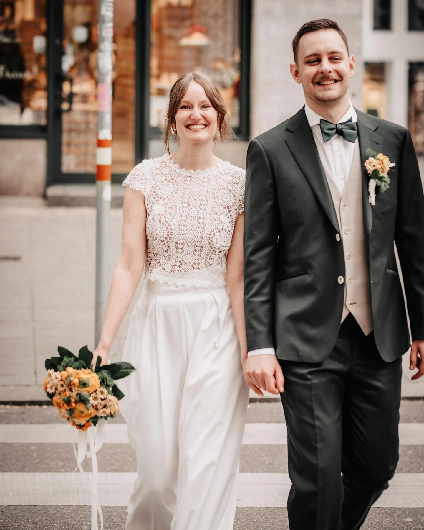 My heart is full when yours is: 

&bdquo;Wir haben nat&uuml;rlich sofort reingeschaut und sind begeistert! Es sind unheimlich viele sch&ouml;ne Bilder dabei - wie sch&ouml;n du alles eingefangen hast. Mega, dass du uns begleitet hast und das beste au