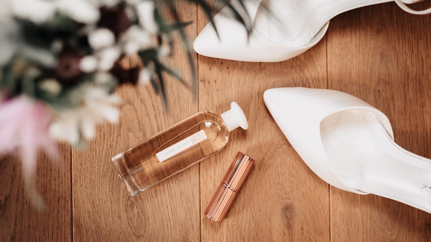 Memories that last 🤍

Im Augenblick sind es Momentaufnahmen &ndash;
von Emotionen, Blicken, Gesten, K&uuml;ssen.
Fl&uuml;chtig. Und einmalig.

Das Sch&ouml;ne ist:
Die Fotos halten den Sekundenbruchteil f&uuml;r die Ewigkeit fest.

Zum wieder und wi